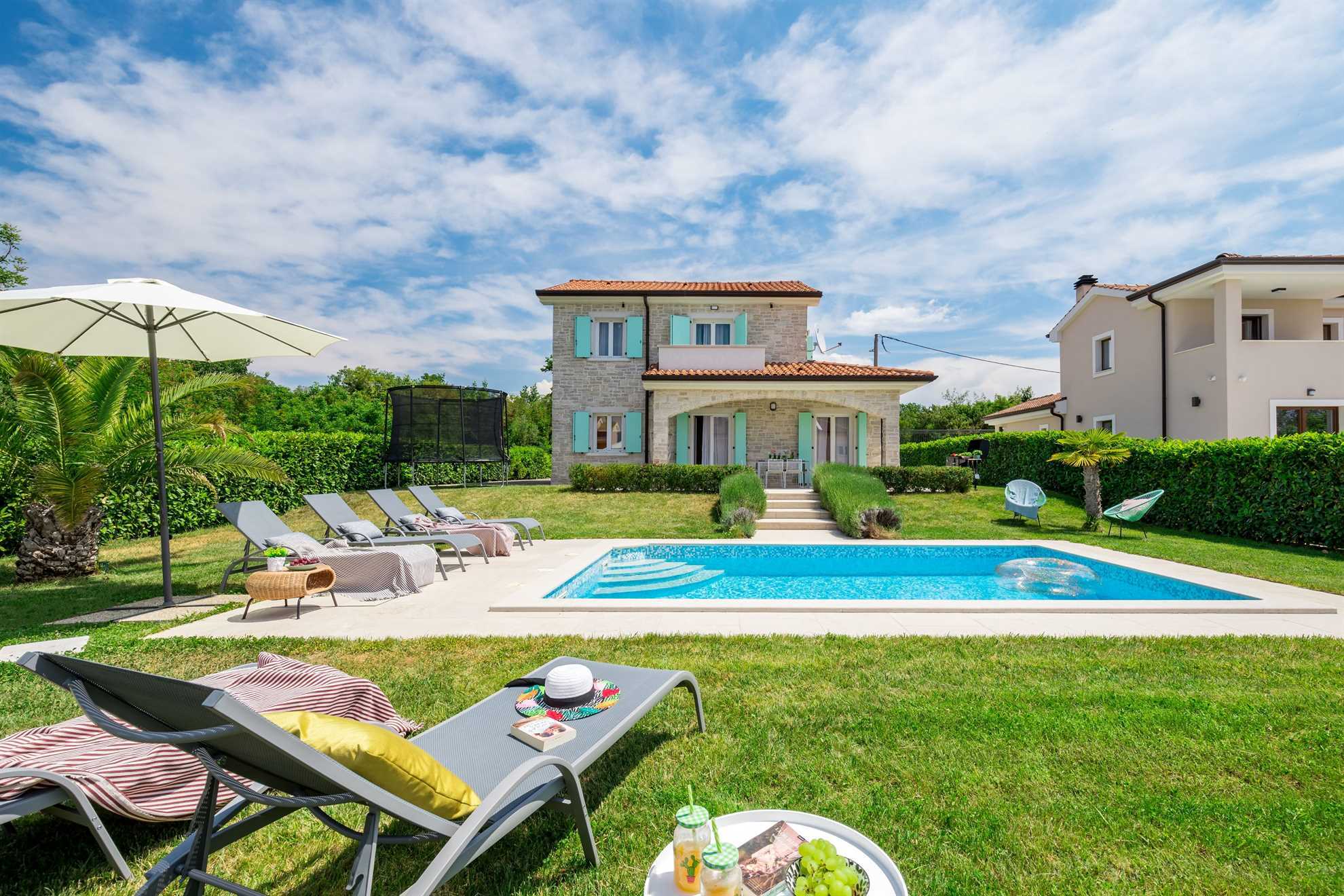Holiday house JOSEPHINE with heated swimming pool