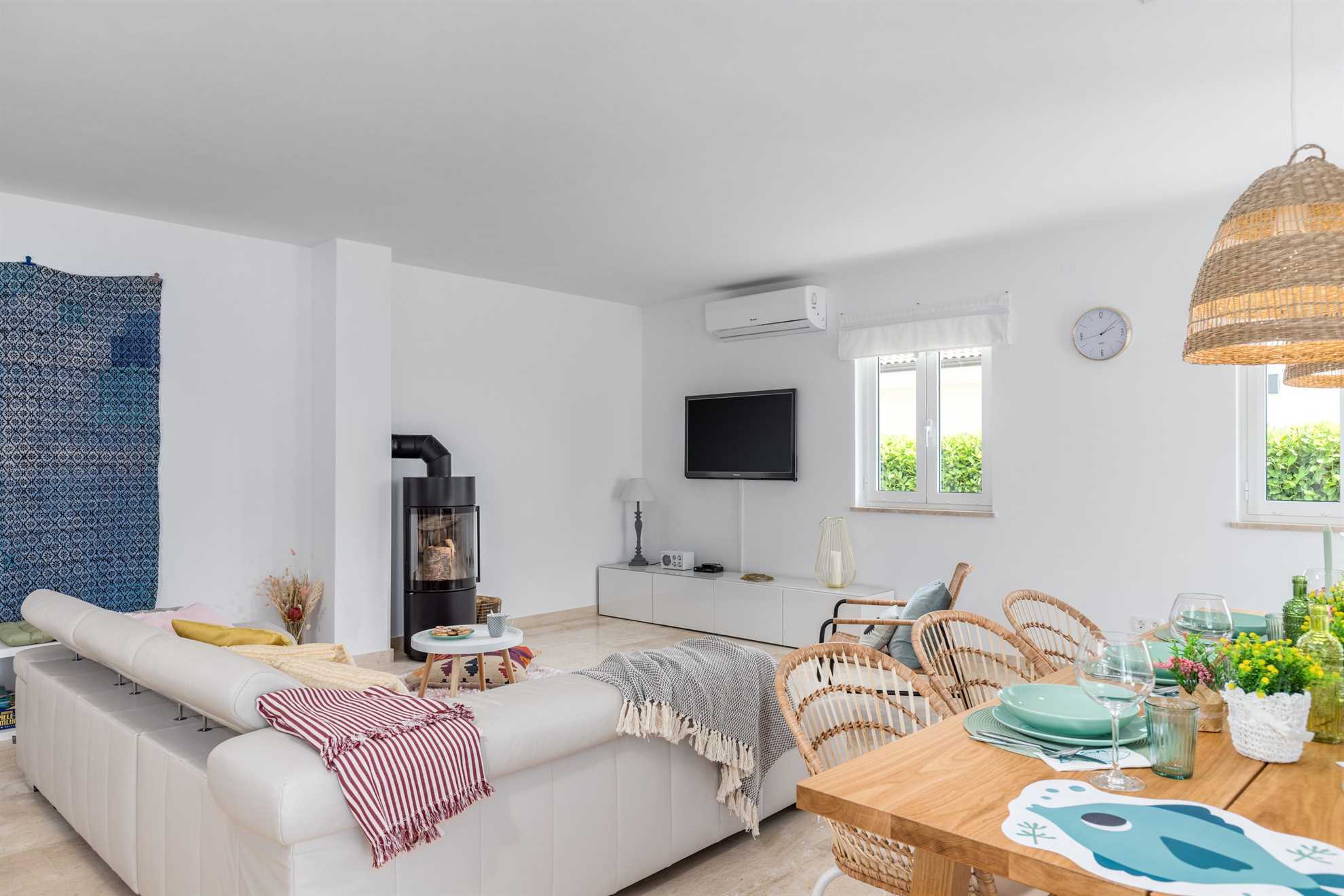 Holiday house JOSEPHINE with heated swimming pool