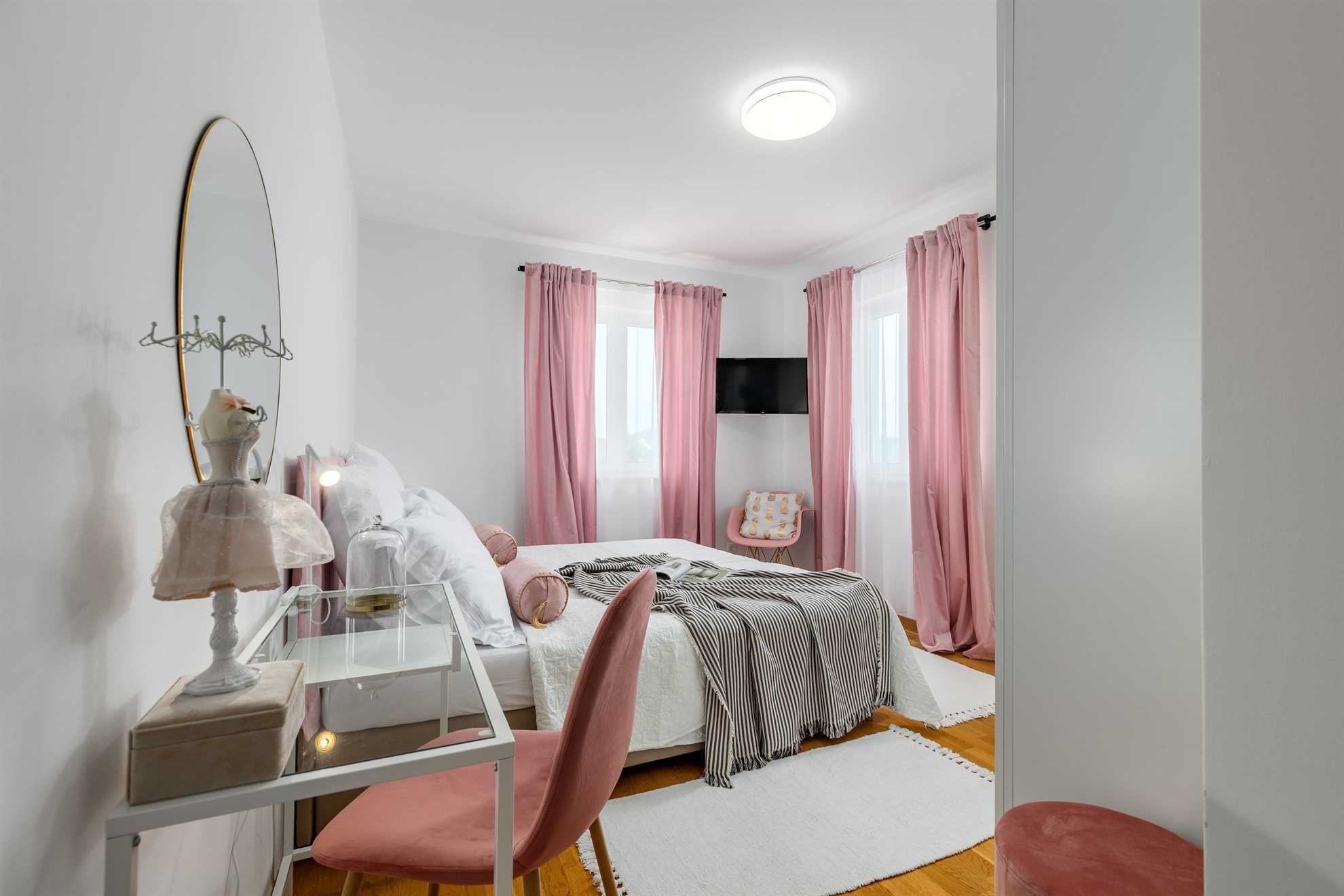 Holiday house JOSEPHINE with heated swimming pool