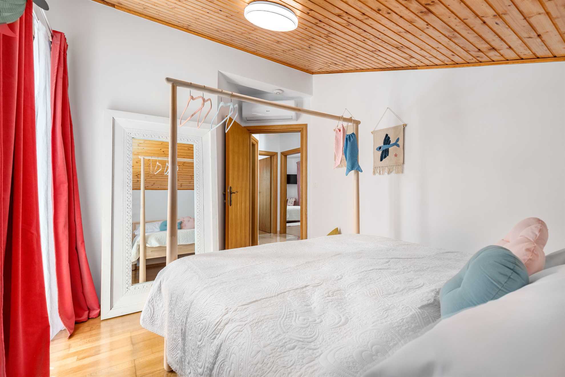 Holiday house JOSEPHINE with heated swimming pool