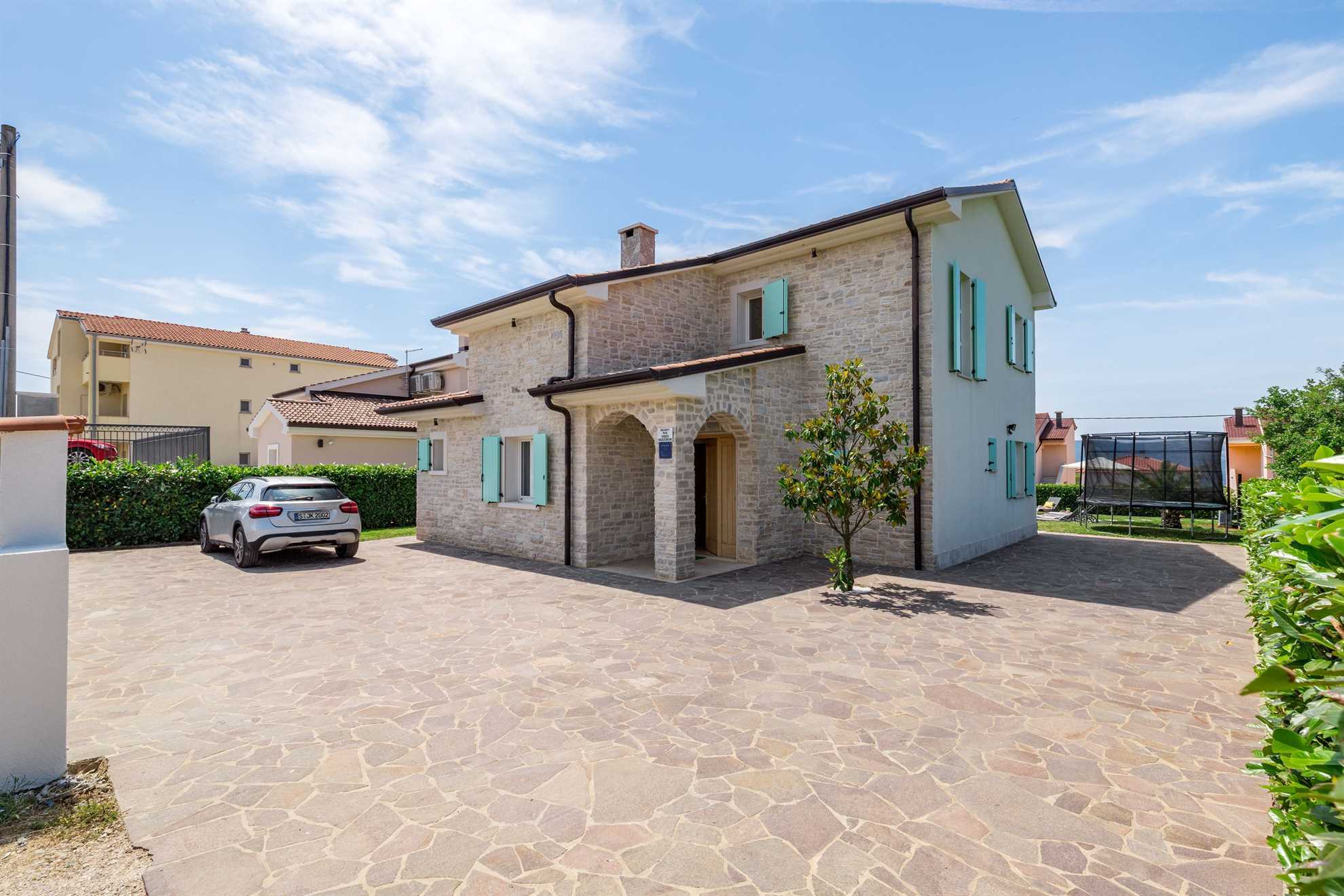 Holiday house JOSEPHINE with heated swimming pool