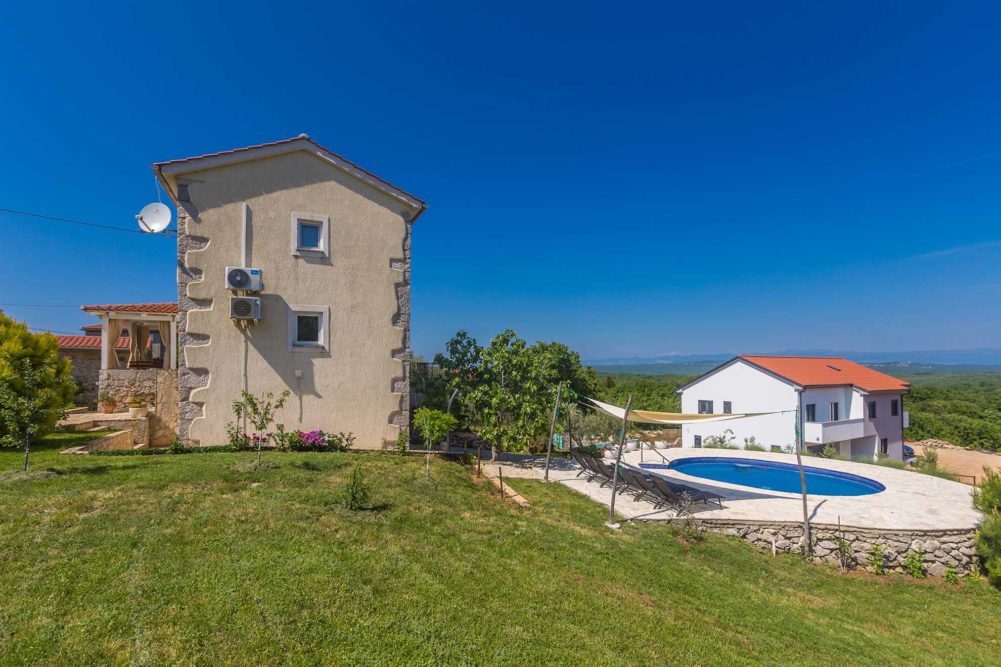 Ferienhaus JELE mit Pool