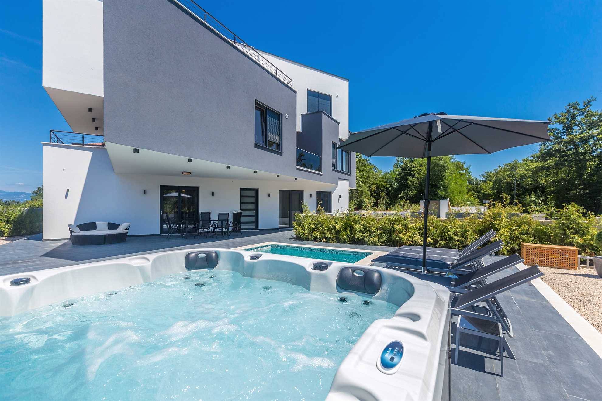 Appartamento di lusso NOA con piscina e vasca idromassaggio