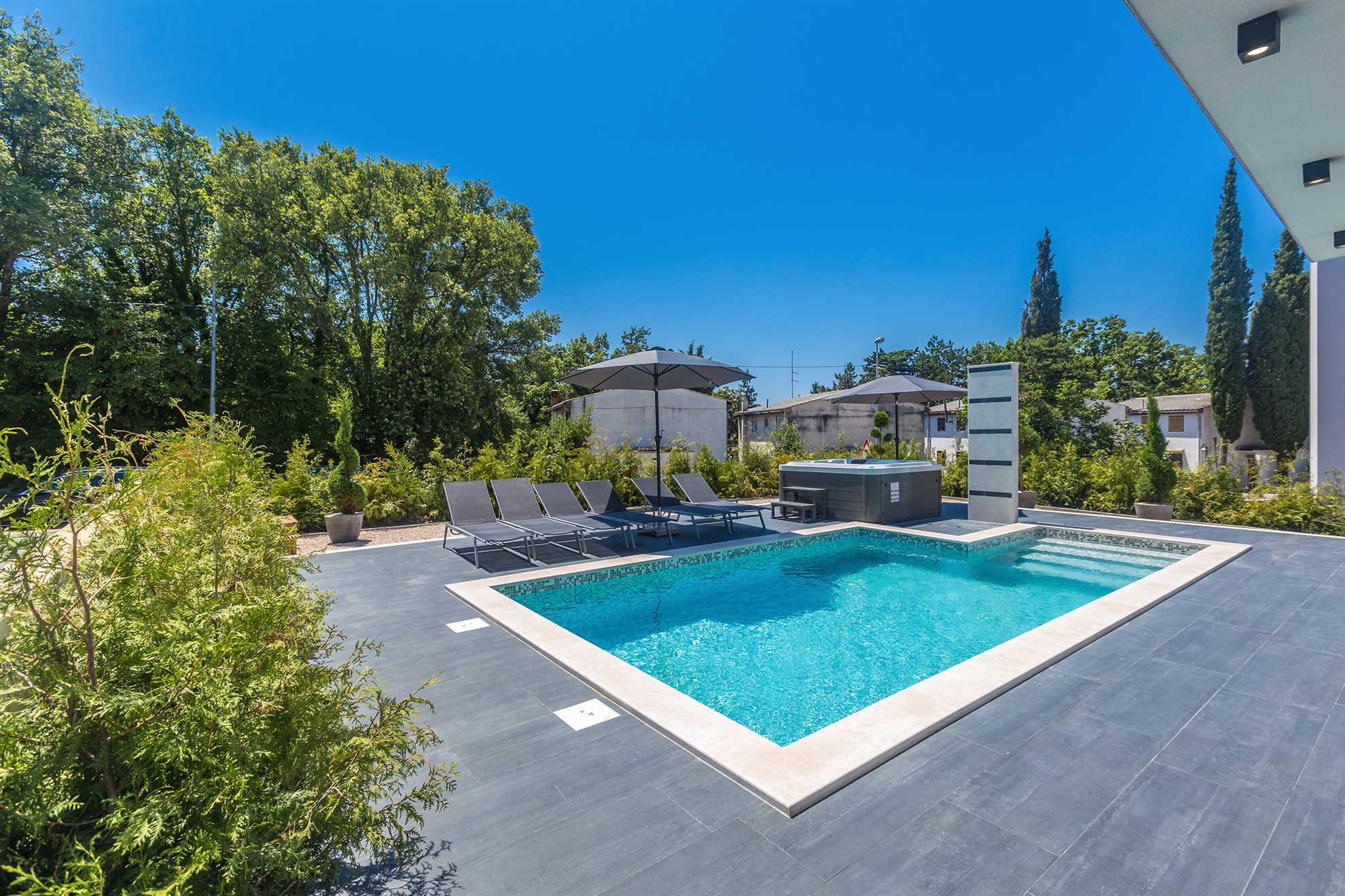 Appartamento di lusso NOA con piscina e vasca idromassaggio