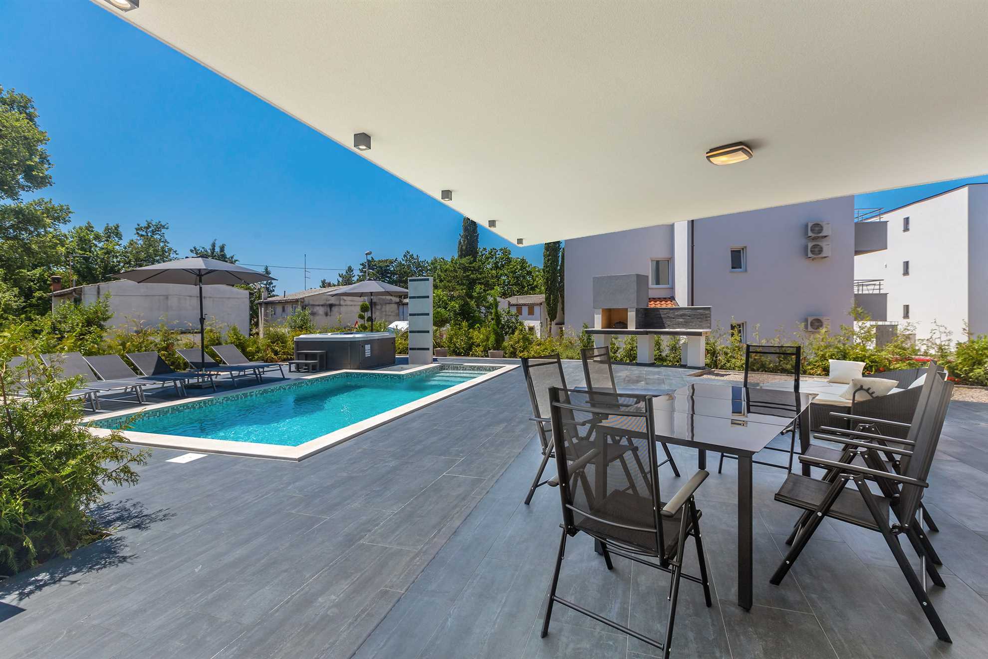 Appartamento di lusso NOA con piscina e vasca idromassaggio