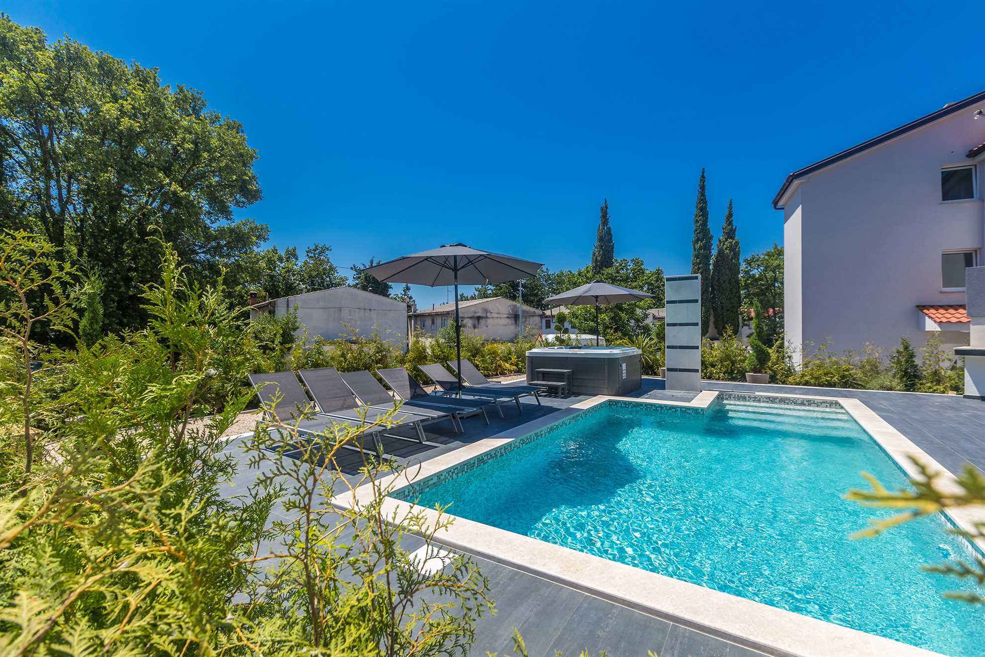 Appartamento di lusso NOA con piscina e vasca idromassaggio