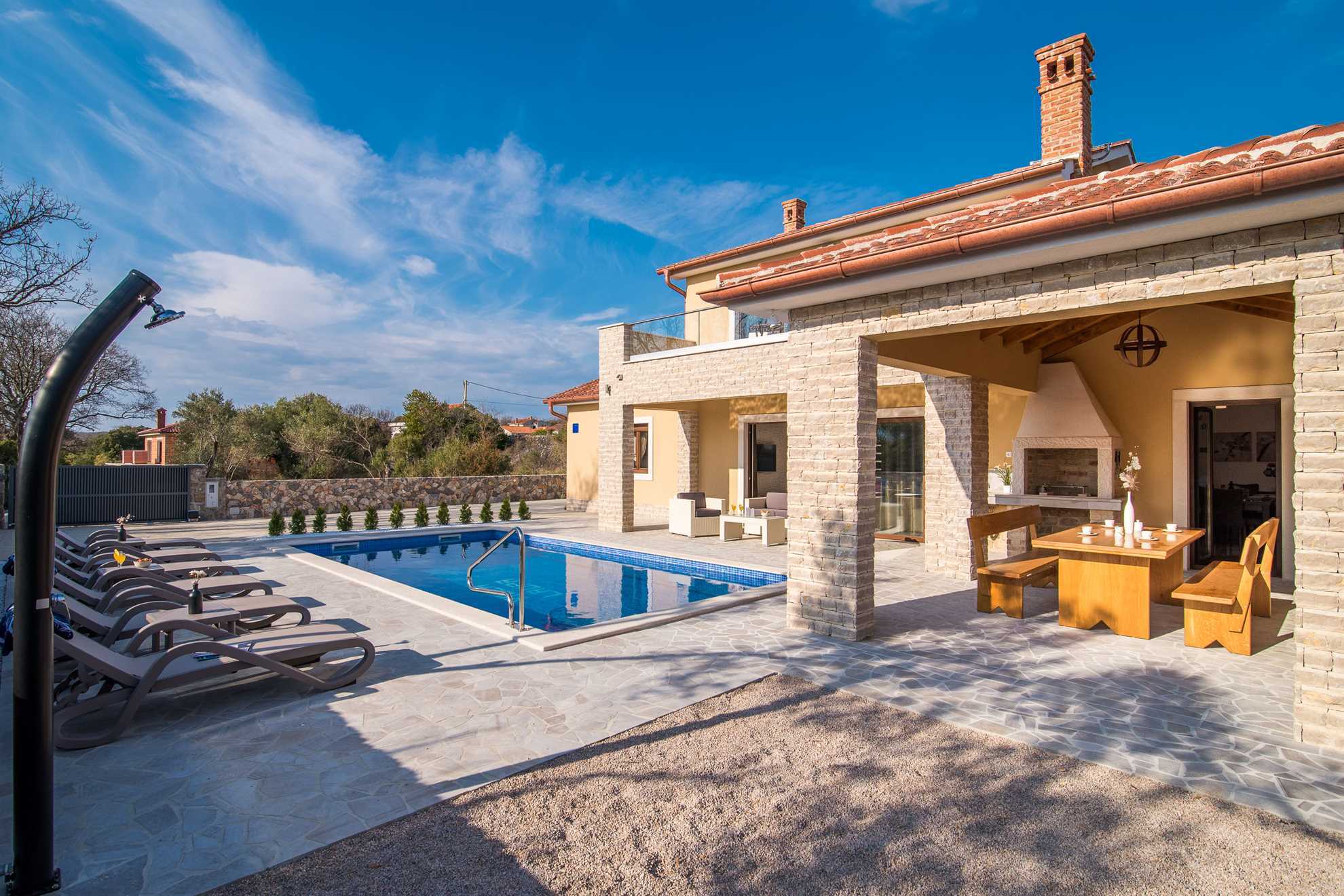 Prekrasna vila LAURA s privatnim bazenom