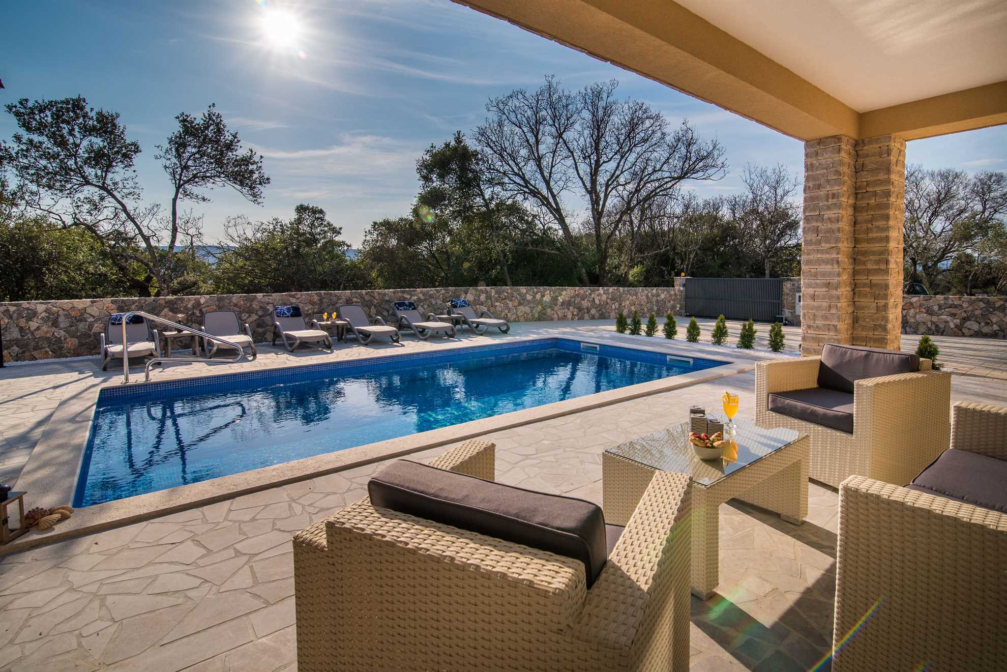 Prekrasna vila LAURA s privatnim bazenom
