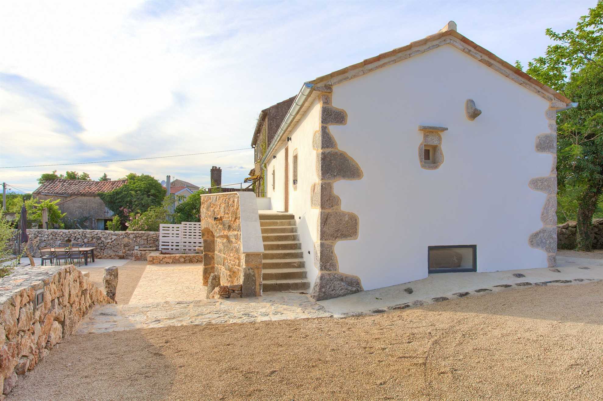 Beautiful Villa MAY with swimming pool
