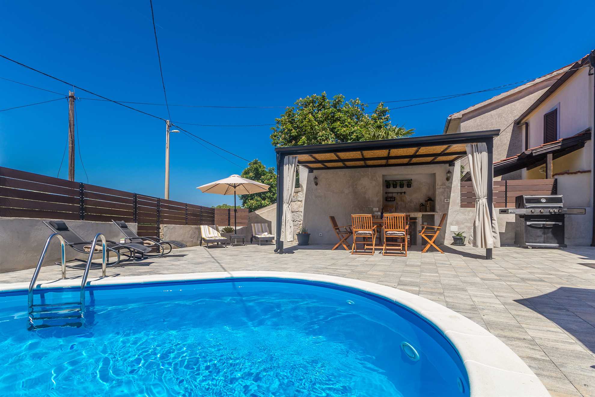 Kuća za odmor PAVOVCI sa grijanim bazenom