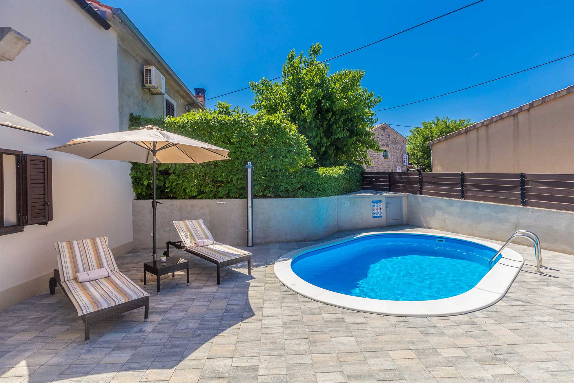 Kuća za odmor PAVOVCI sa grijanim bazenom