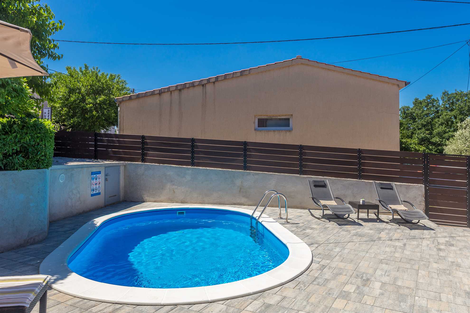 Kuća za odmor PAVOVCI sa grijanim bazenom