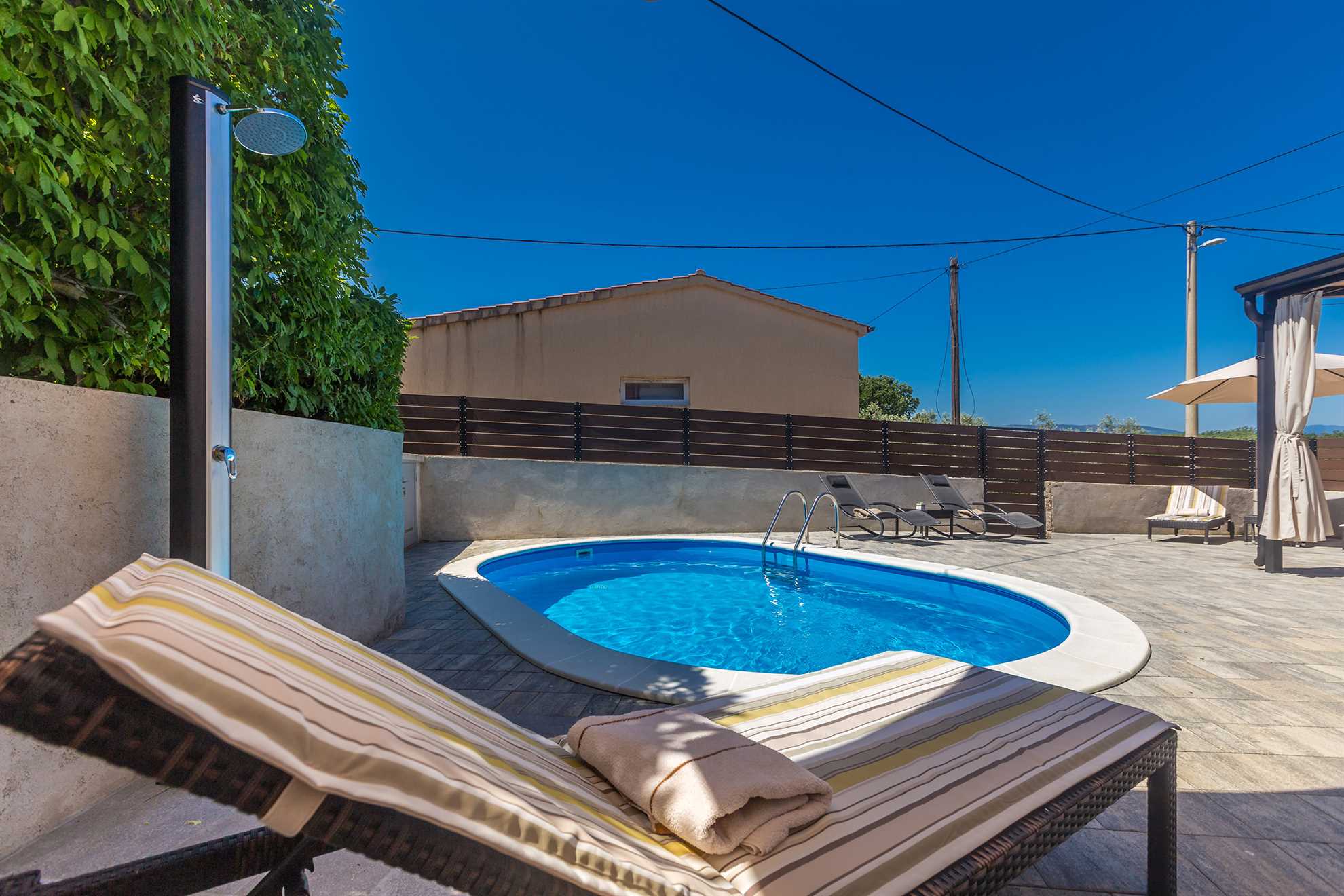 Kuća za odmor PAVOVCI sa grijanim bazenom