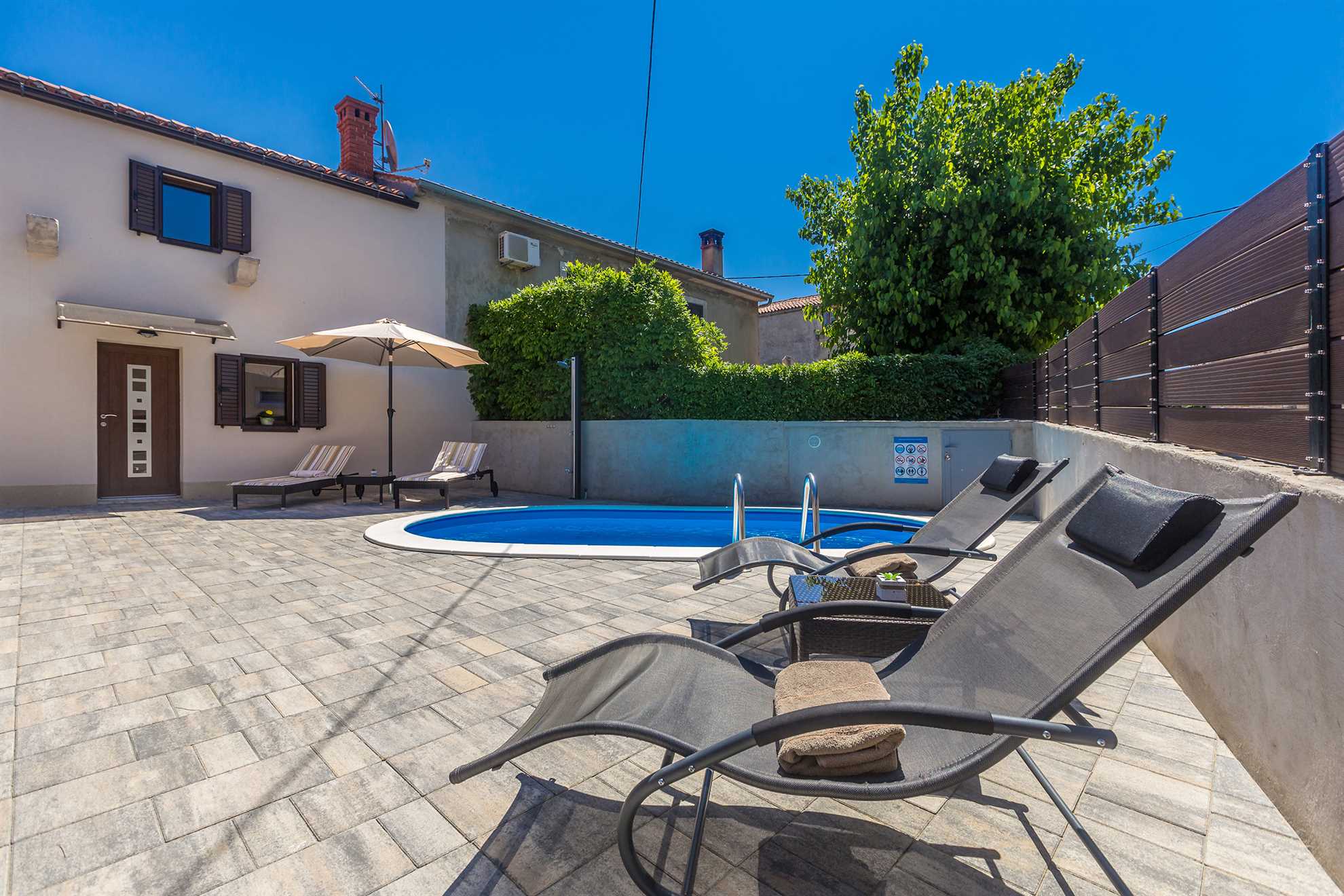 Kuća za odmor PAVOVCI sa grijanim bazenom