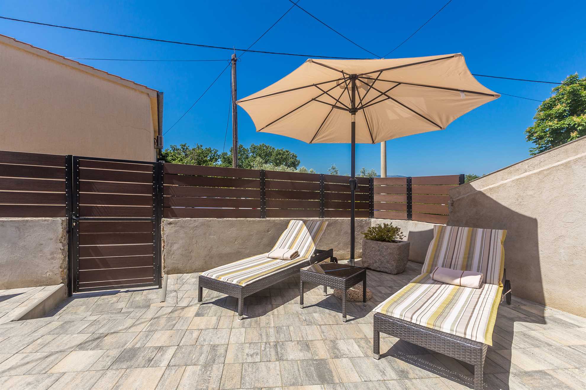 Kuća za odmor PAVOVCI sa grijanim bazenom