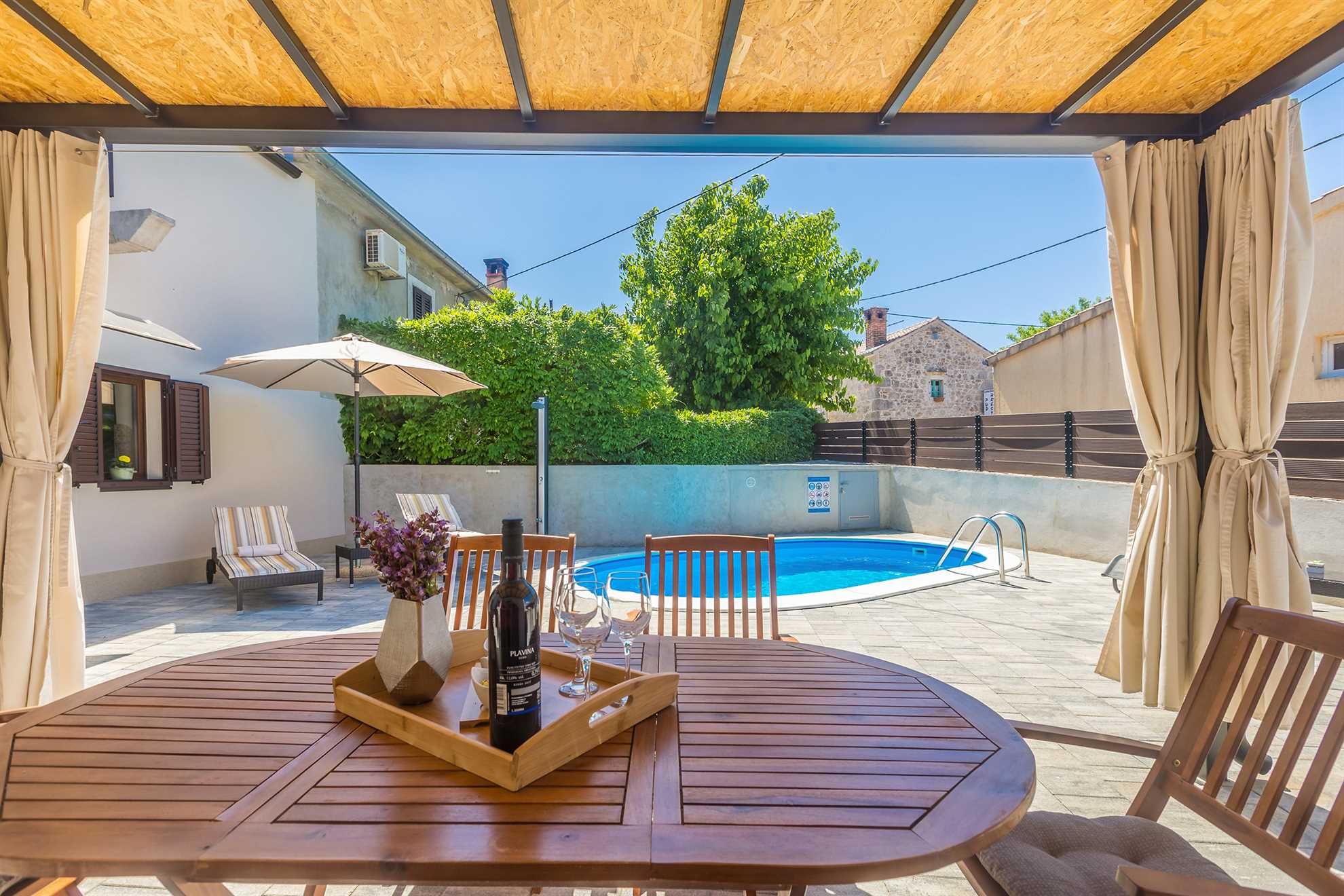 Kuća za odmor PAVOVCI sa grijanim bazenom