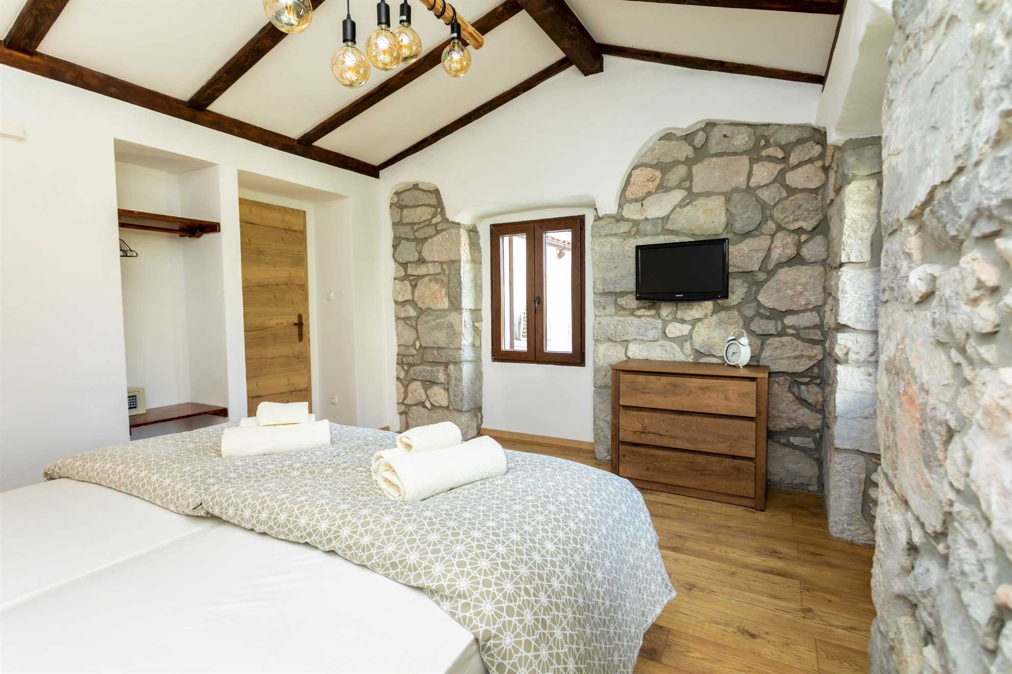 Kuća za odmor PAVOVCI sa grijanim bazenom