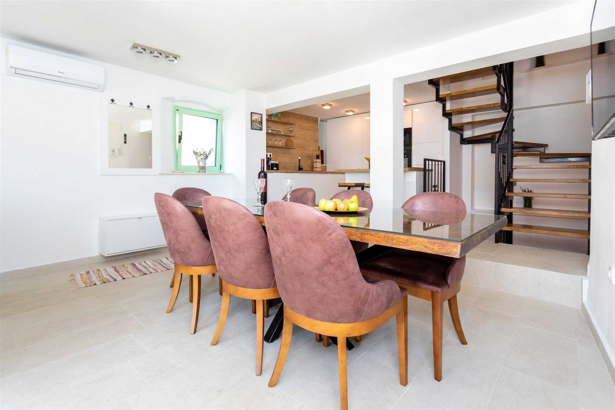 Lijepo renovirana rustikalna kuća za odmor DREAM