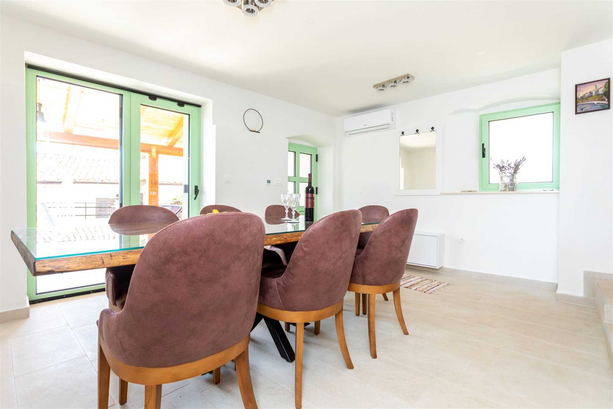 Lijepo renovirana rustikalna kuća za odmor DREAM