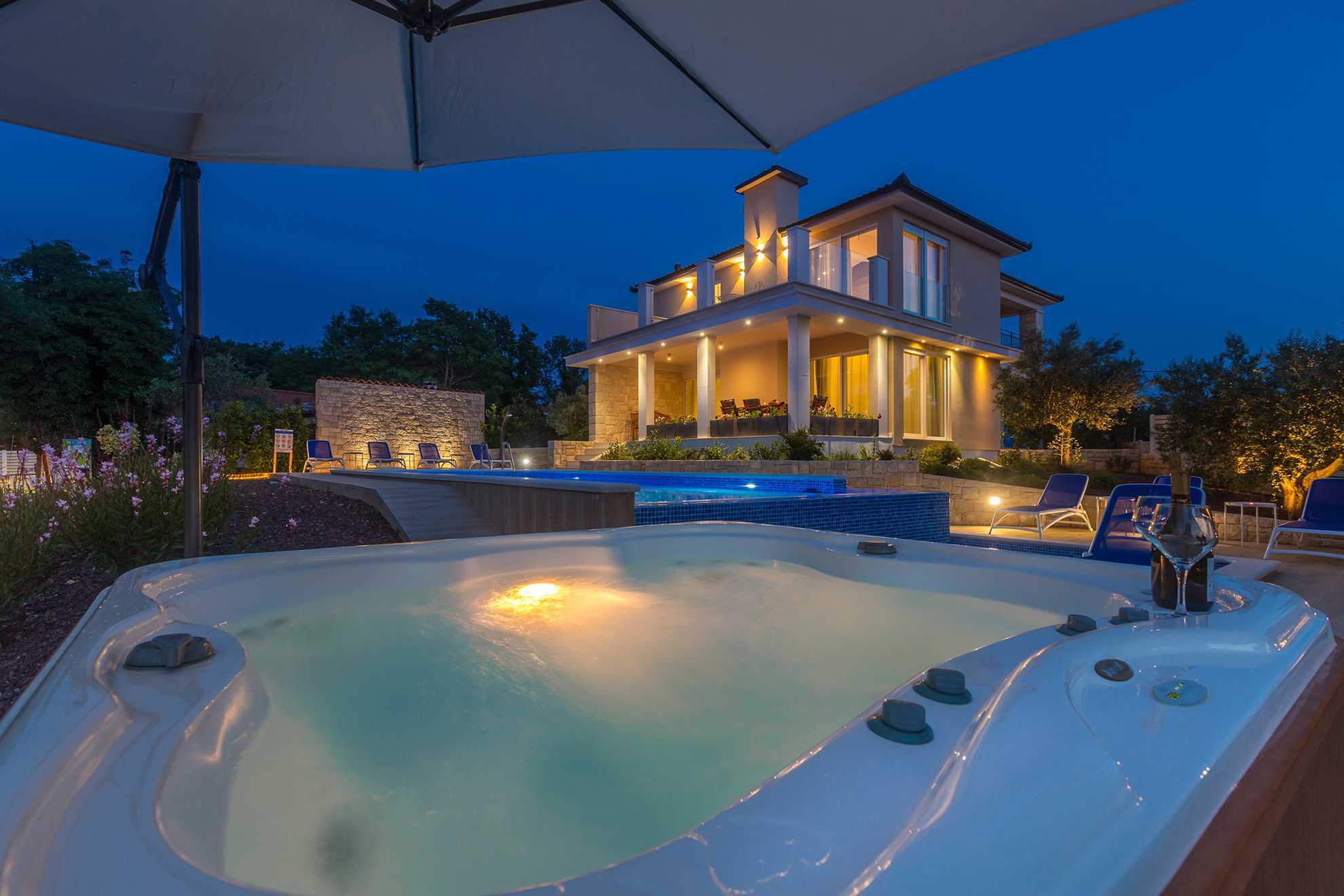 Villa ROMANTICA mit Sauna, Pool und Whirlpool