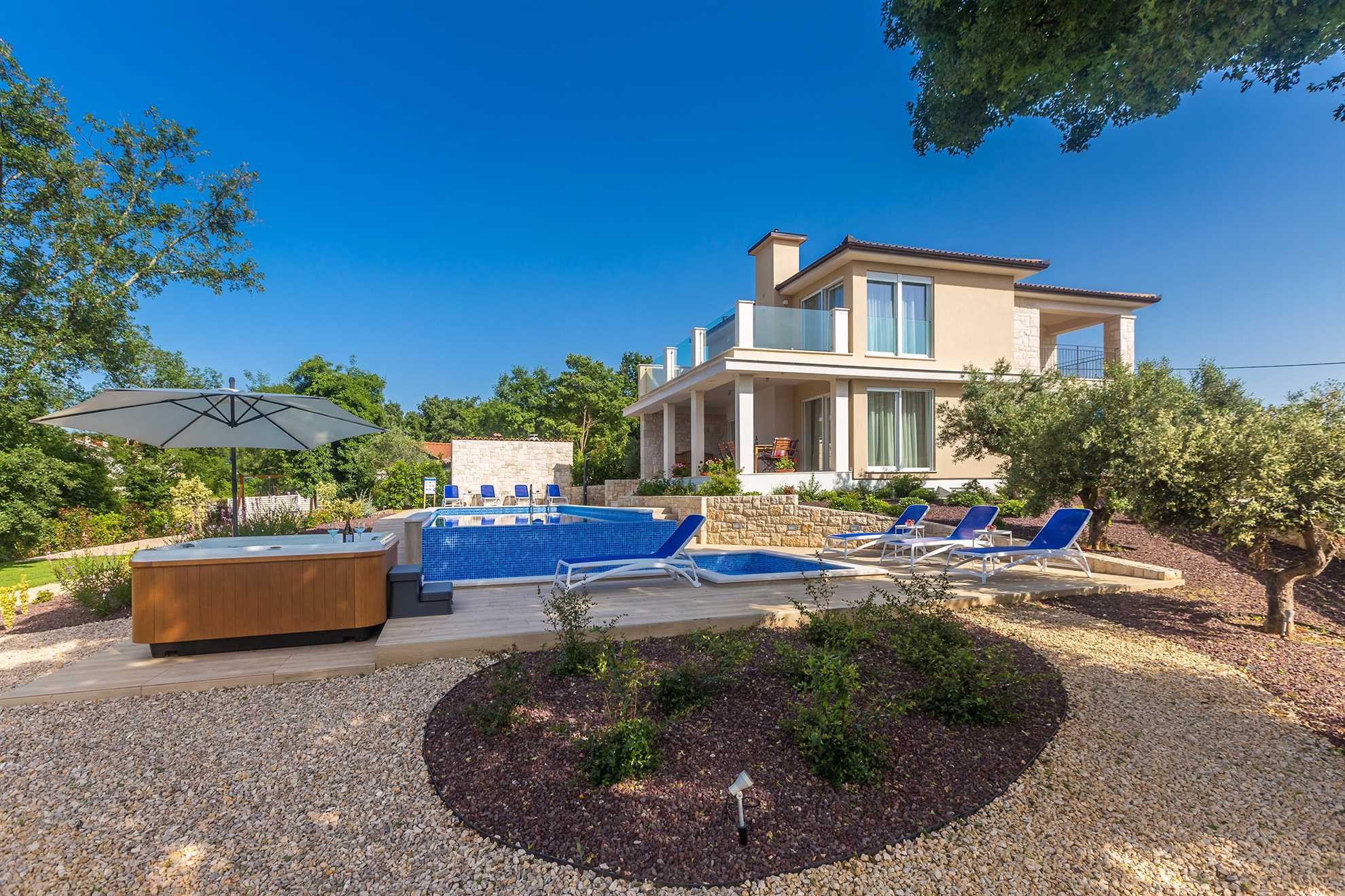 Villa ROMANTICA mit Sauna, Pool und Whirlpool