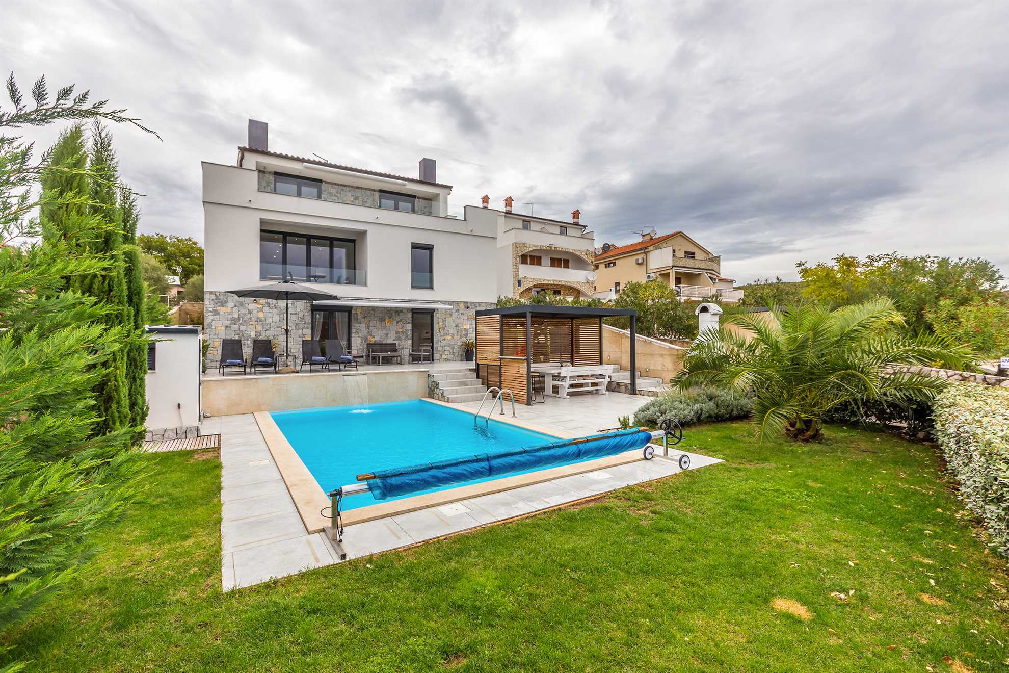 Beautiful holiday house ELEGANCE with heated pool