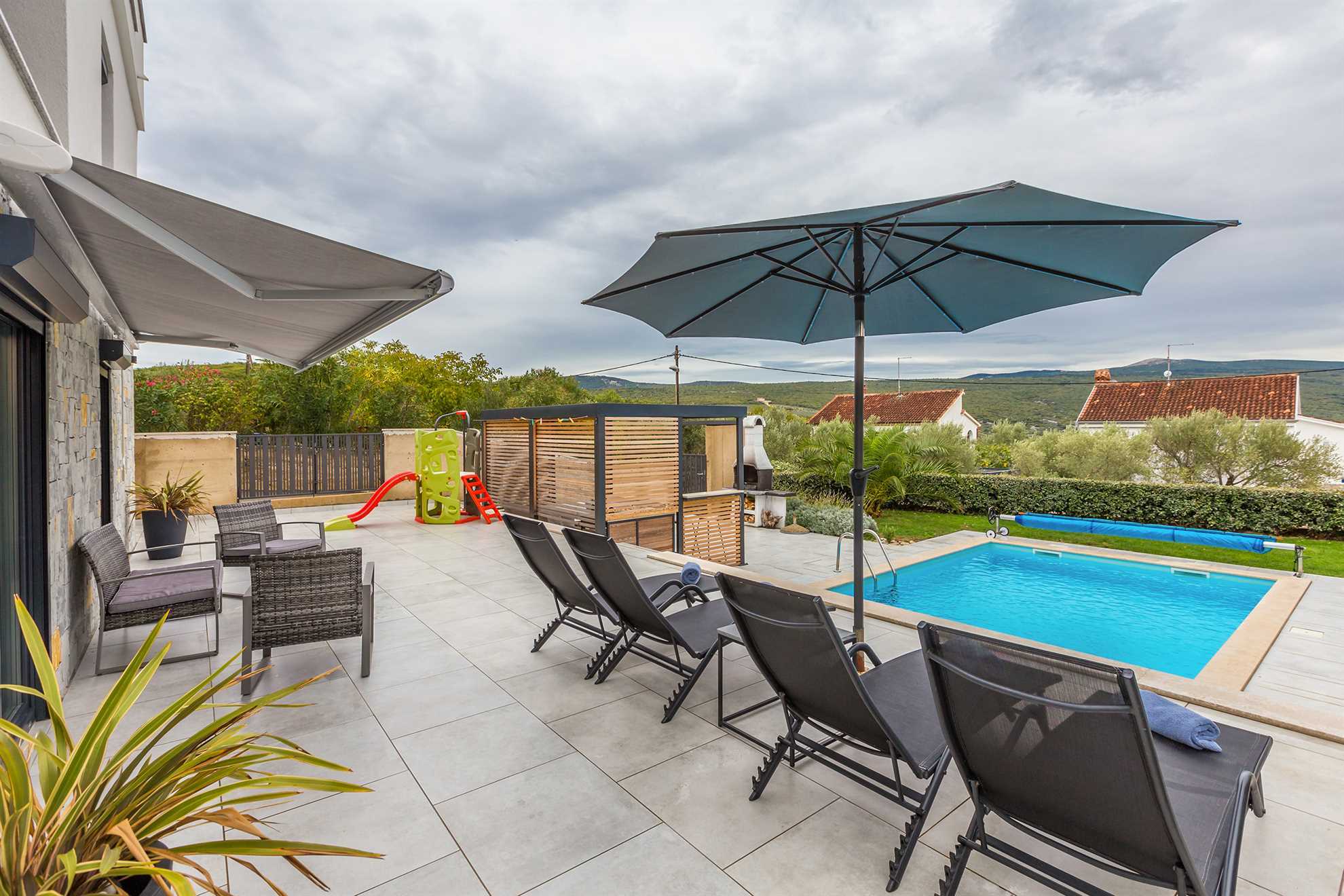 Beautiful holiday house ELEGANCE with heated pool