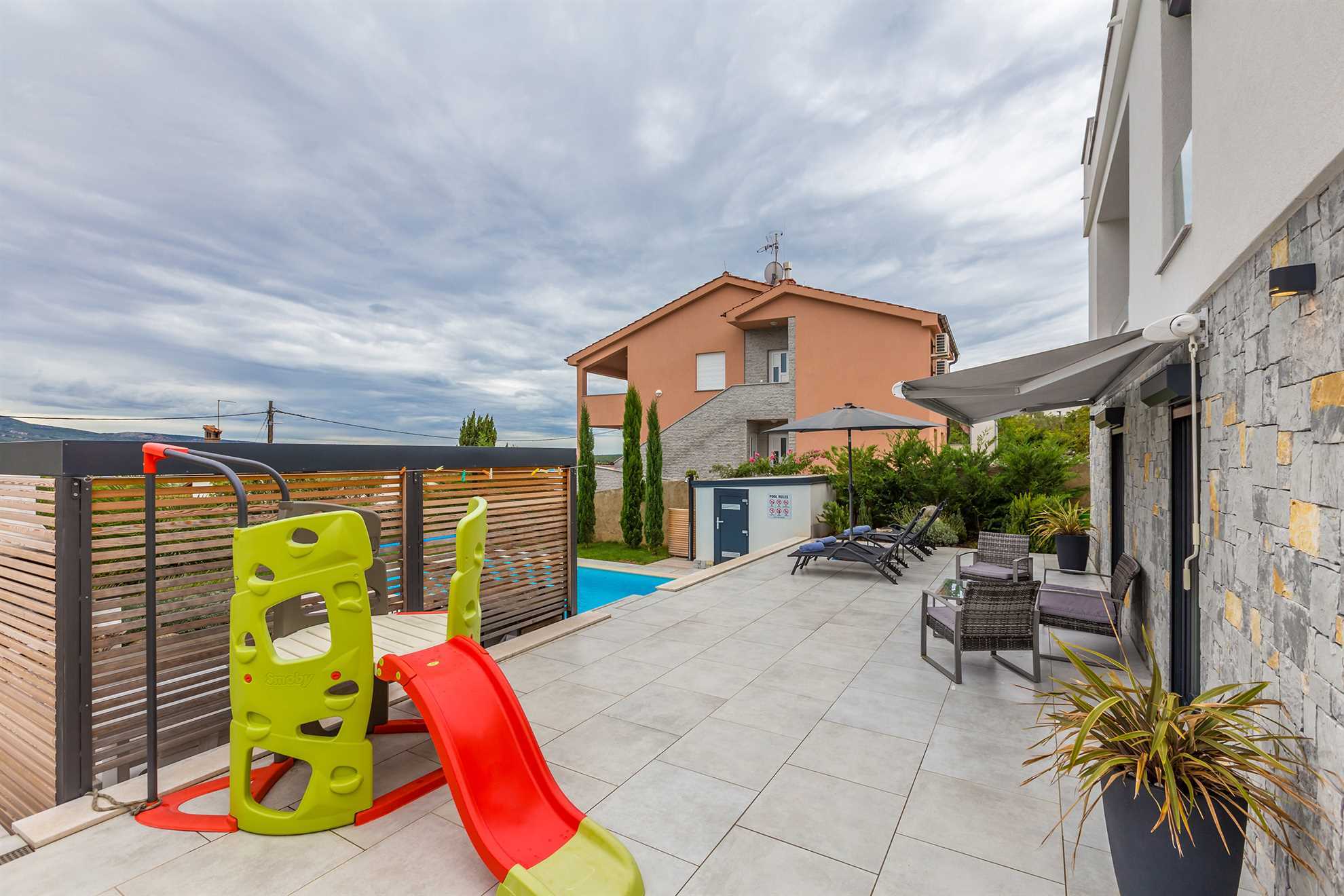 Beautiful holiday house ELEGANCE with heated pool