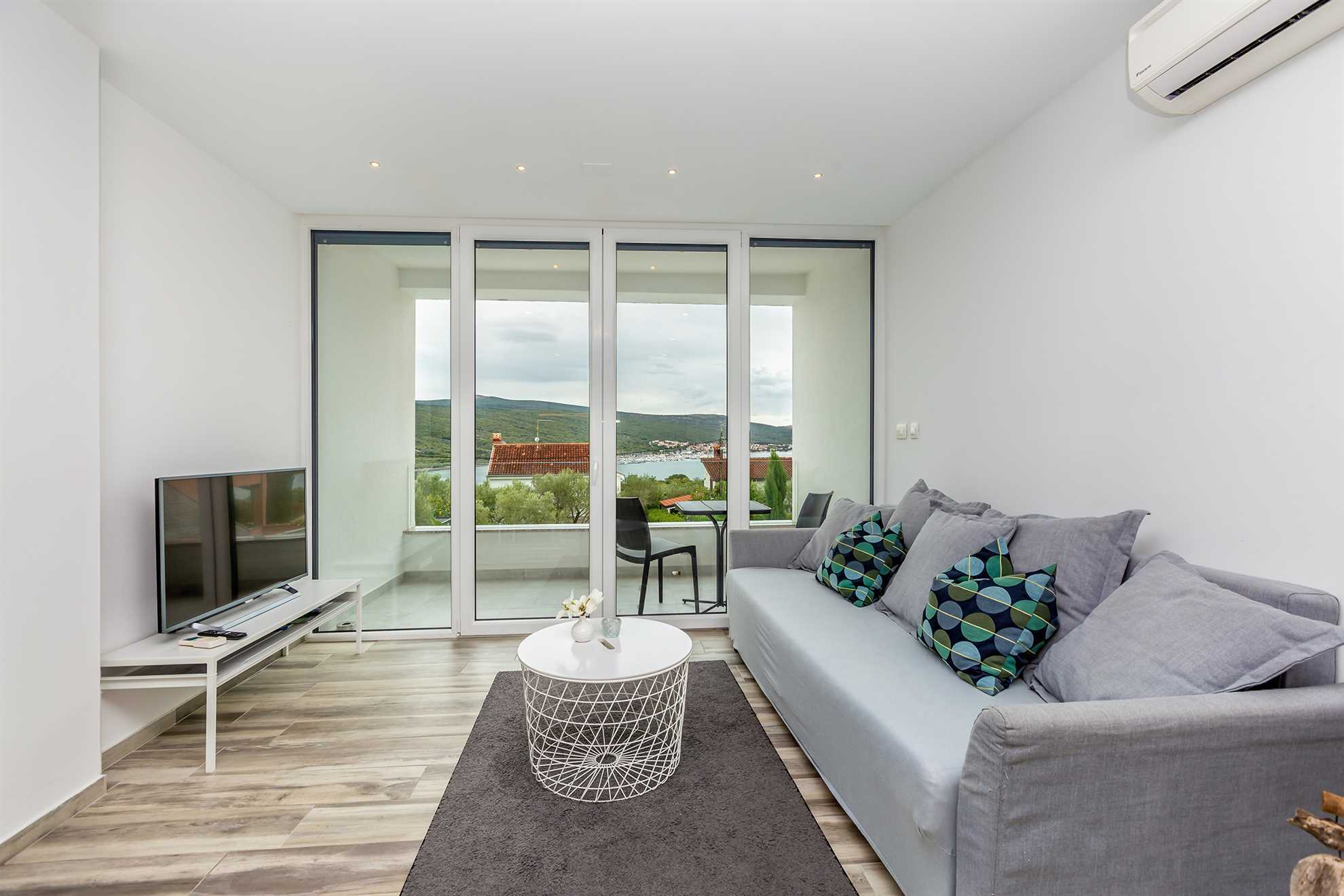 Beautiful holiday house ELEGANCE with heated pool