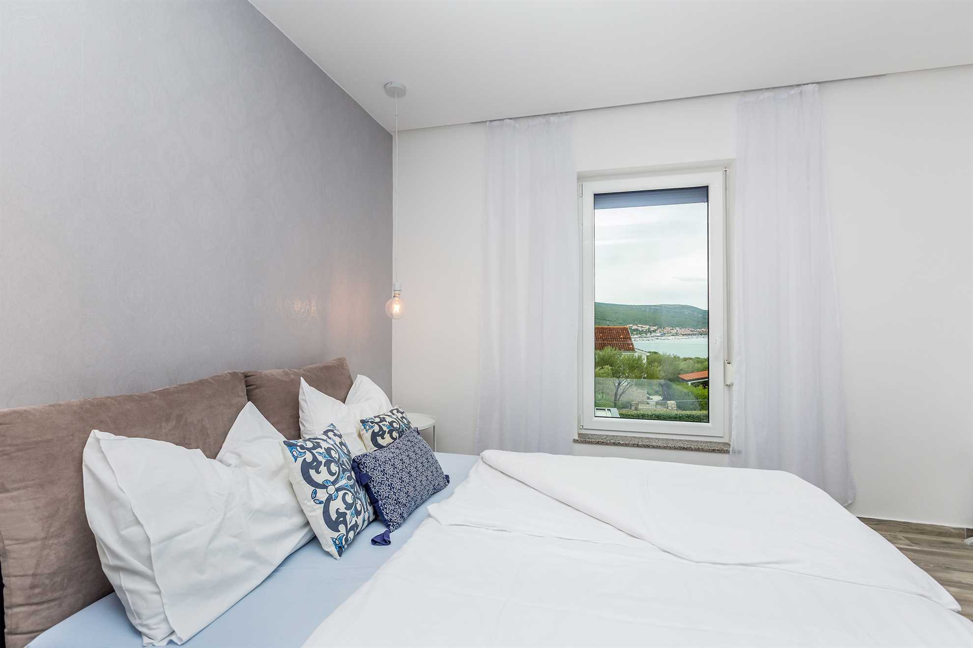 Beautiful holiday house ELEGANCE with heated pool