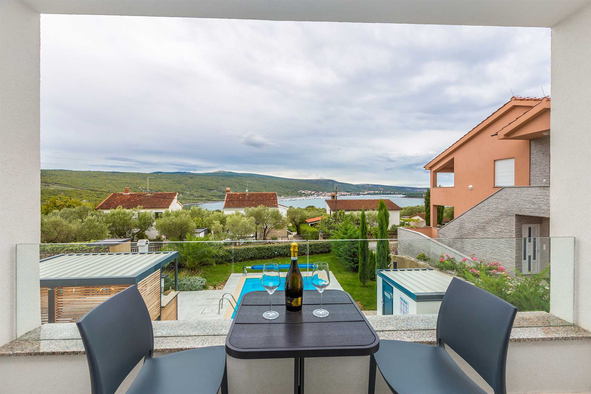 Beautiful holiday house ELEGANCE with heated pool