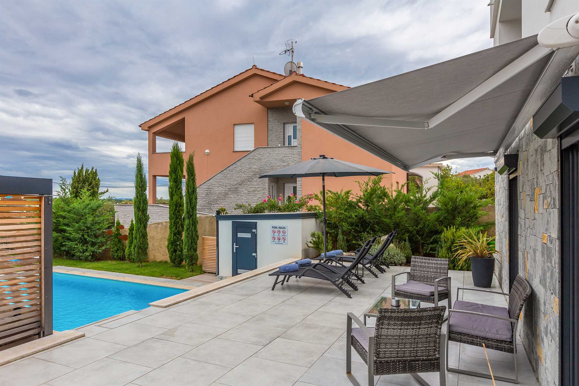 Beautiful holiday house ELEGANCE with heated pool