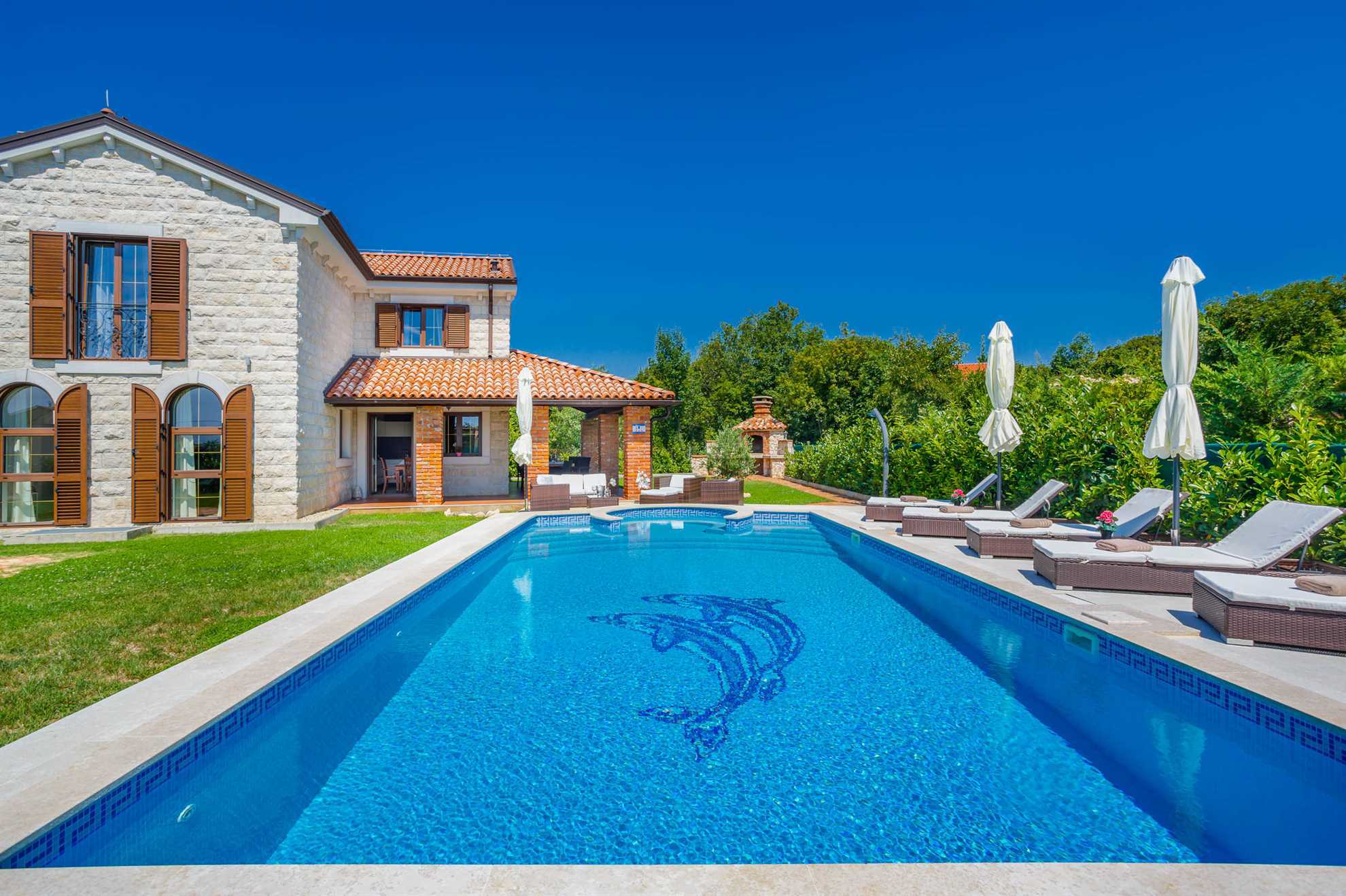Villa KAMENICA con piscina esterna e interna e sauna