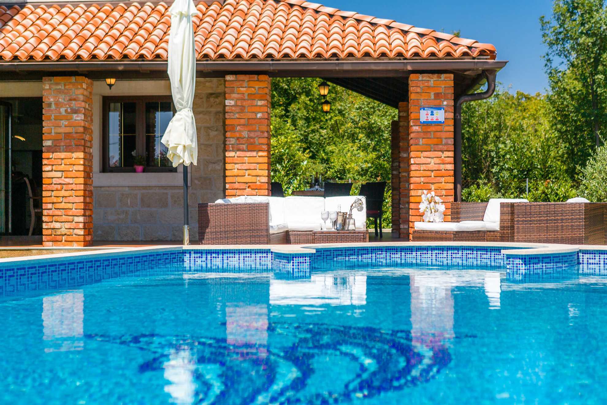 Villa KAMENICA con piscina esterna e interna e sauna