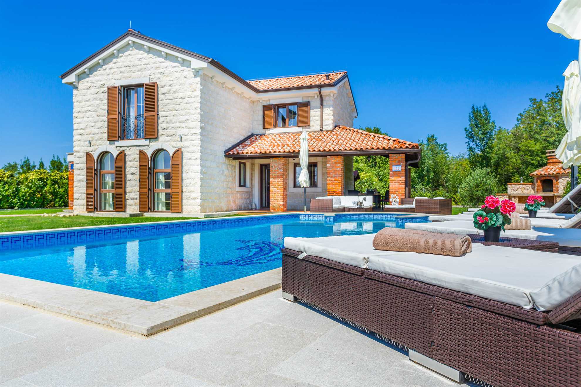 Villa KAMENICA con piscina esterna e interna e sauna