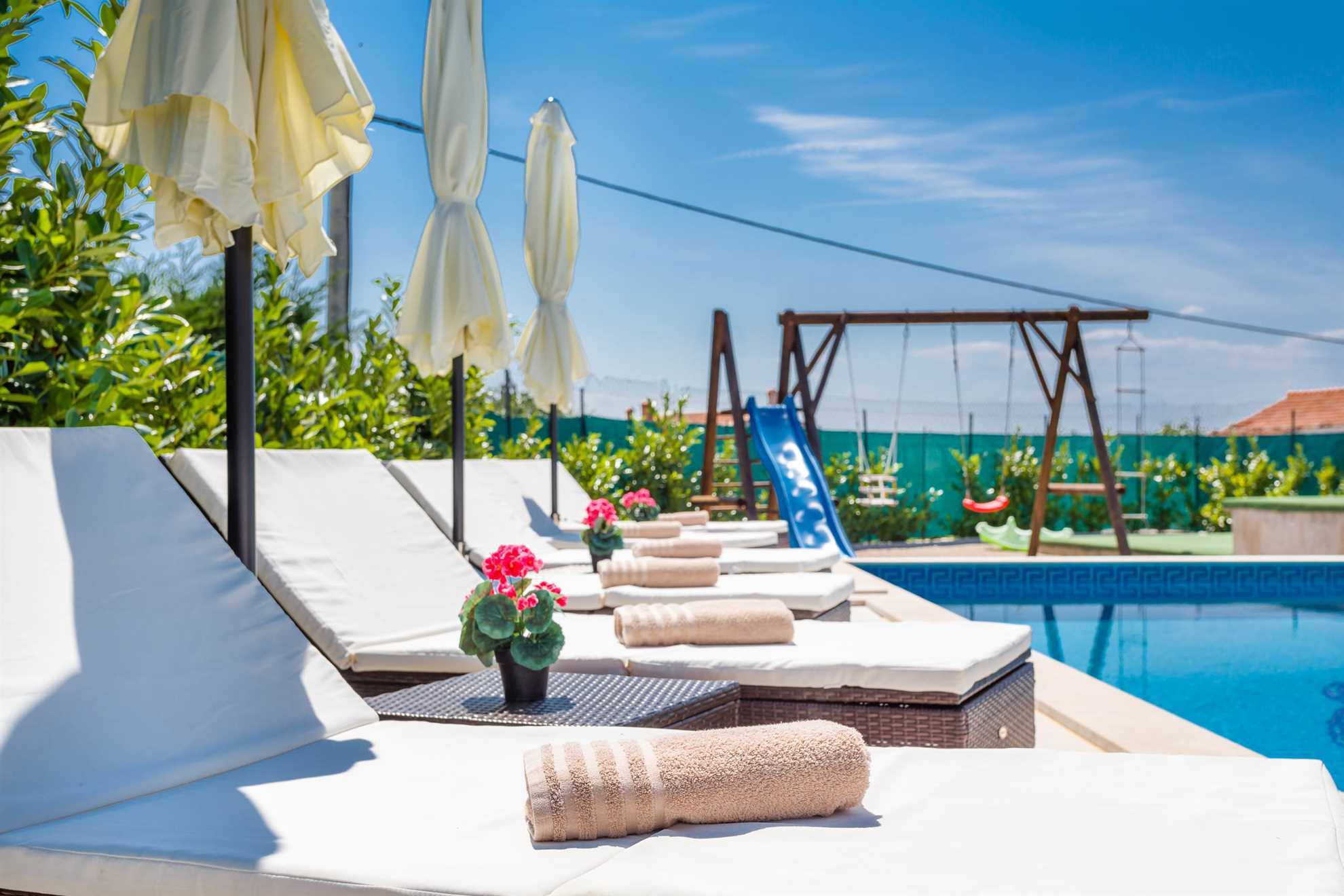 Villa KAMENICA con piscina esterna e interna e sauna