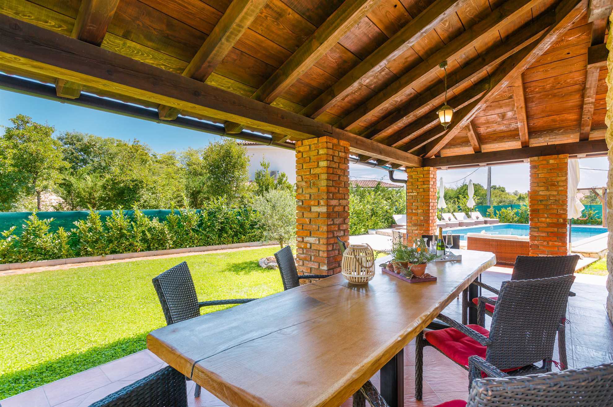 Villa KAMENICA con piscina esterna e interna e sauna