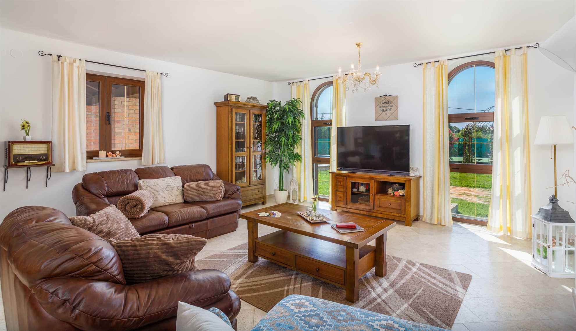 Villa KAMENICA con piscina esterna e interna e sauna