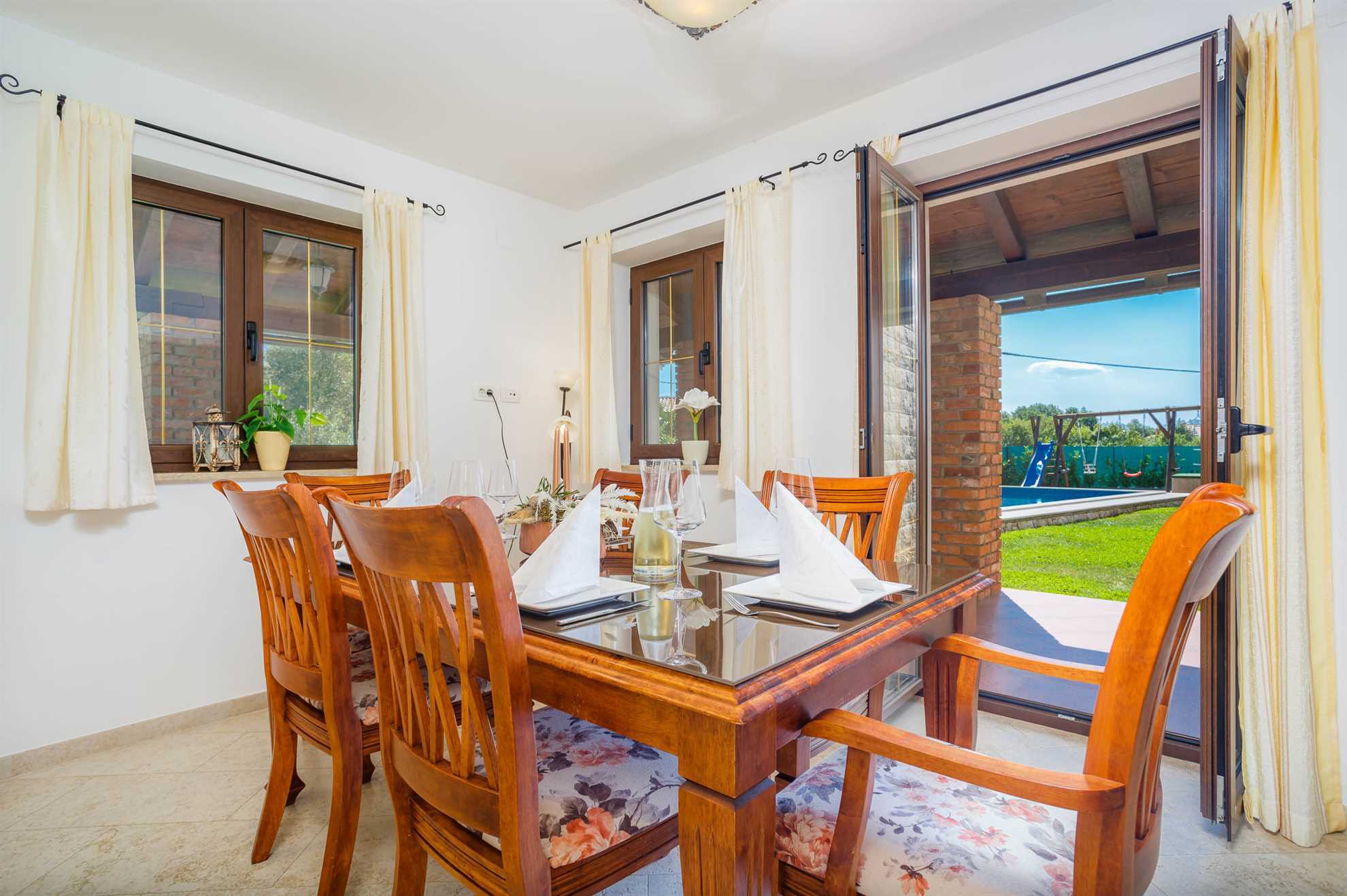Villa KAMENICA con piscina esterna e interna e sauna