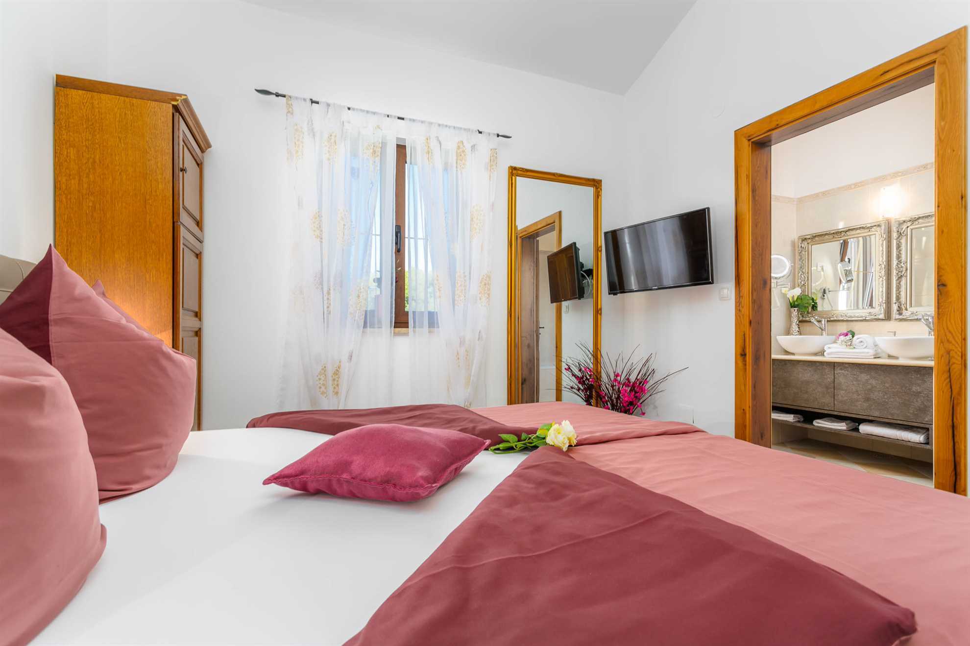 Villa KAMENICA con piscina esterna e interna e sauna