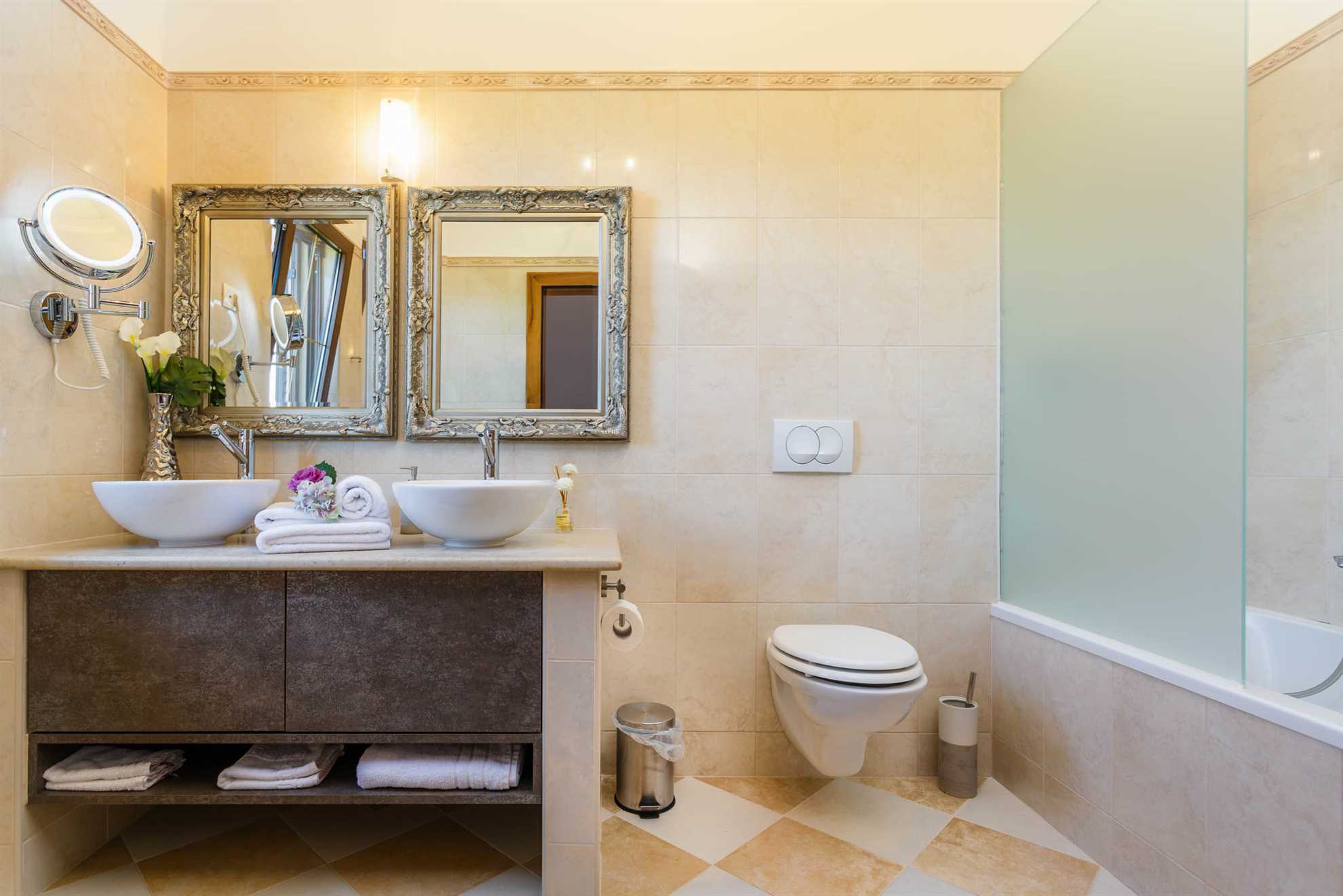 Villa KAMENICA con piscina esterna e interna e sauna