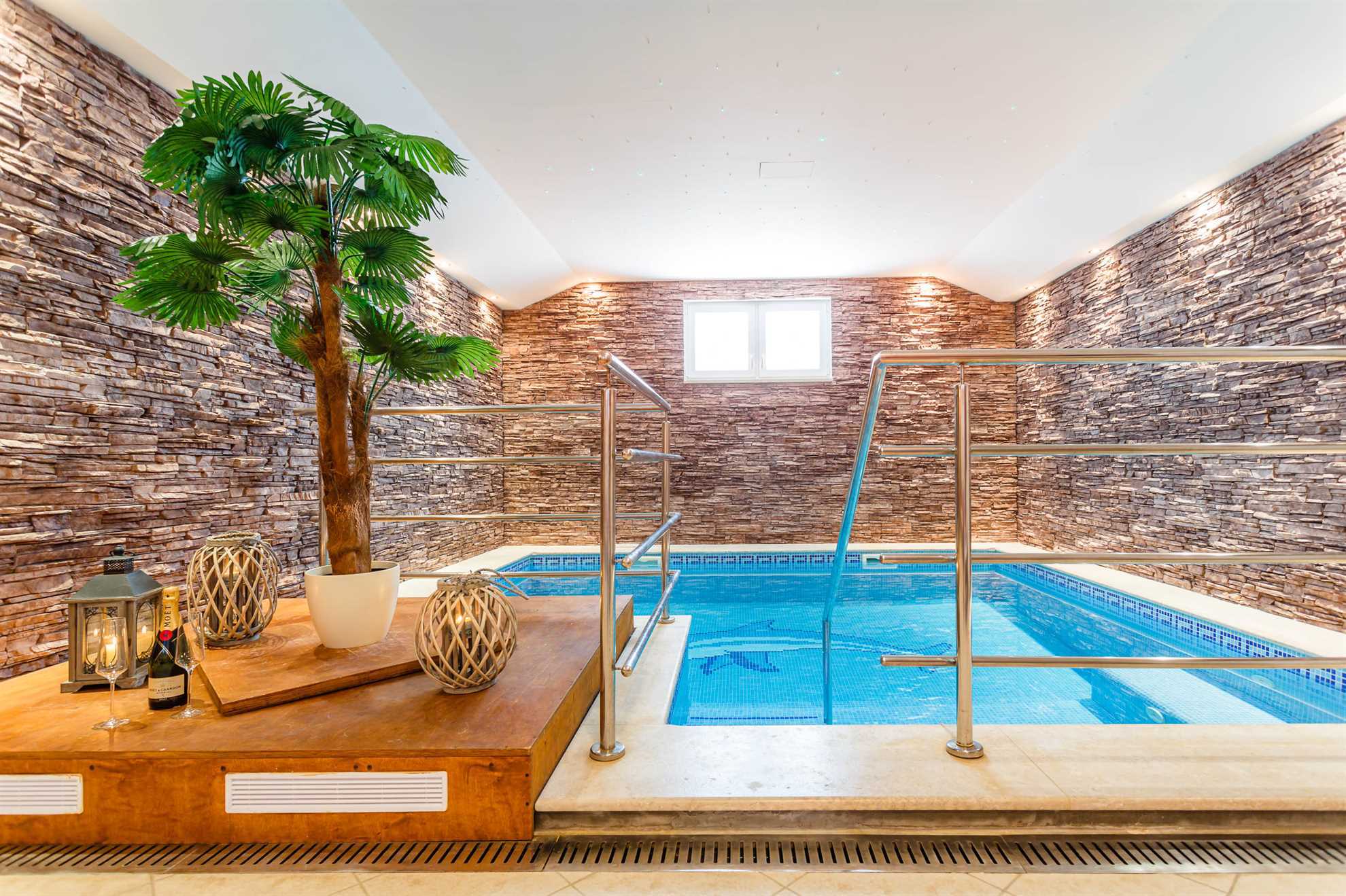 Villa KAMENICA con piscina esterna e interna e sauna