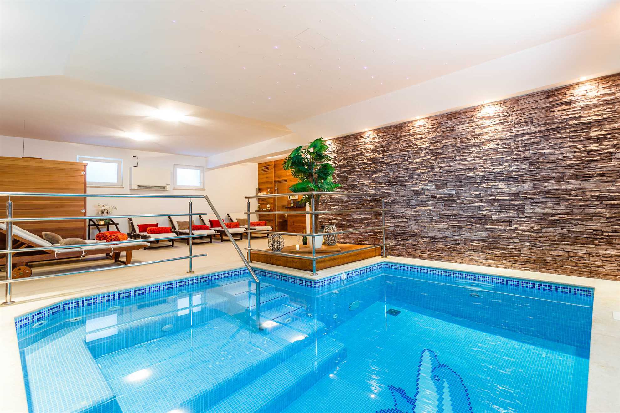 Villa KAMENICA con piscina esterna e interna e sauna