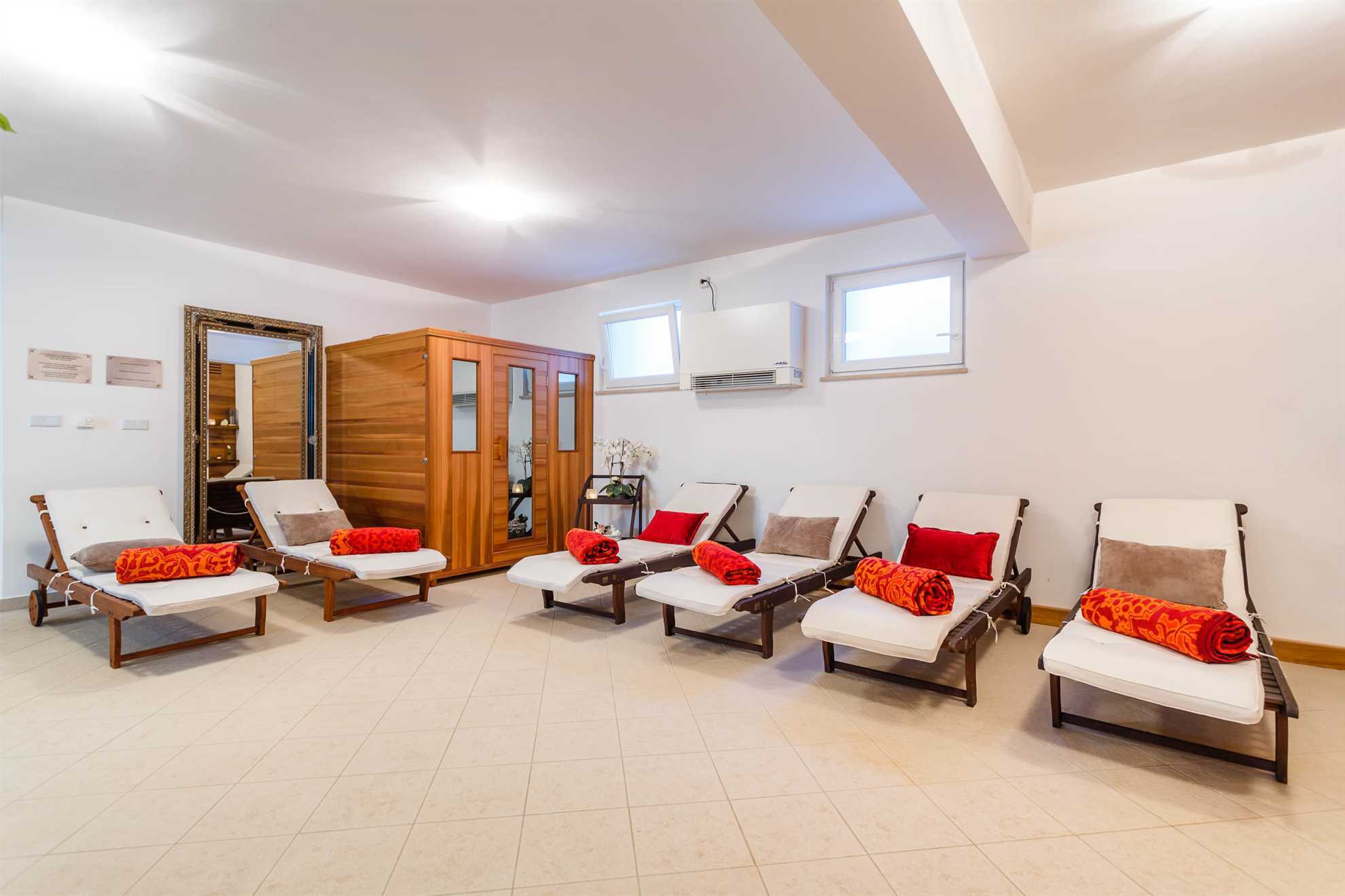 Villa KAMENICA con piscina esterna e interna e sauna