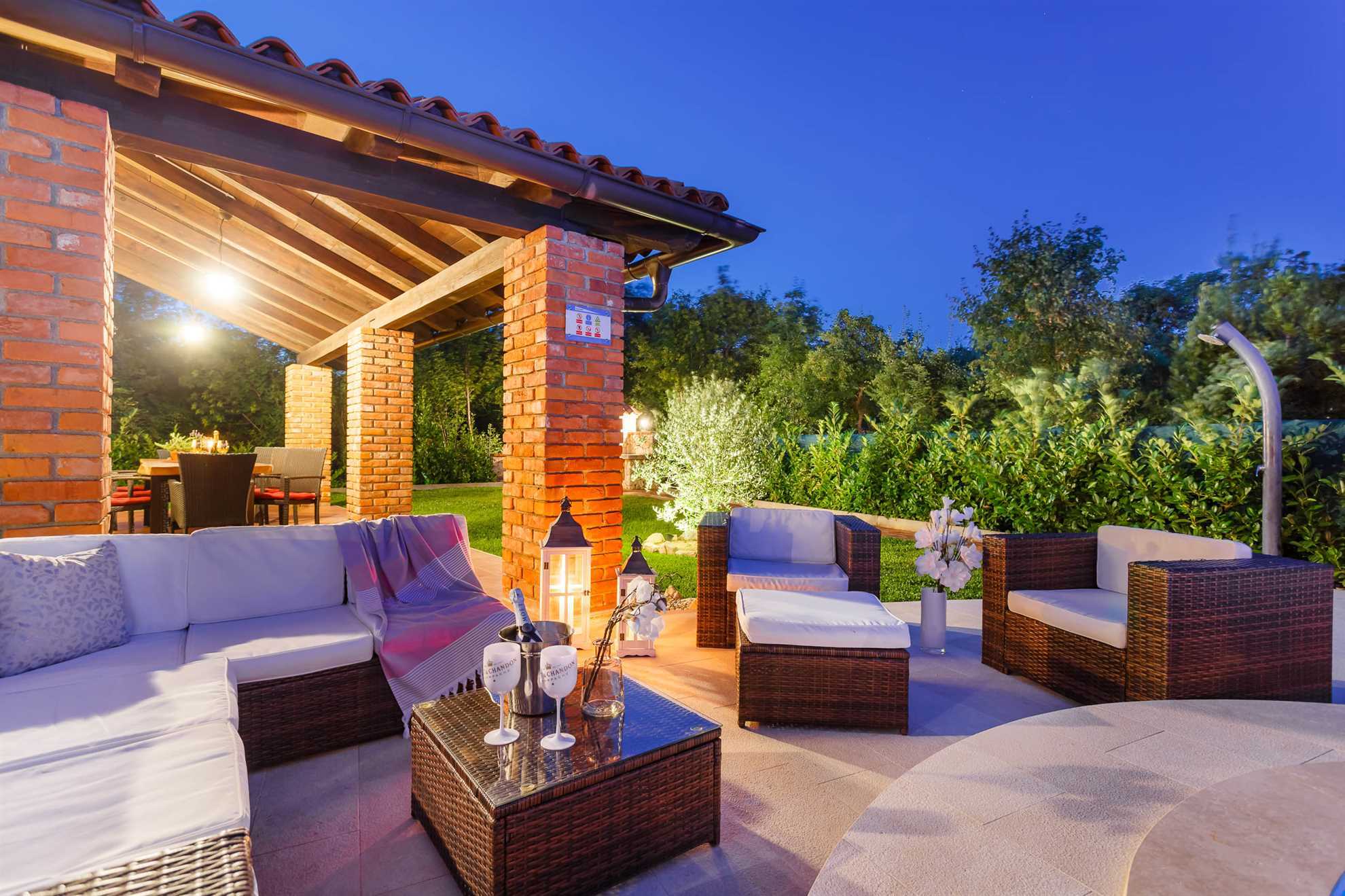 Villa KAMENICA con piscina esterna e interna e sauna
