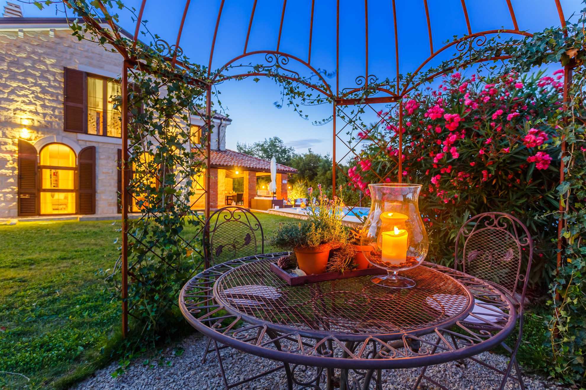 Villa KAMENICA con piscina esterna e interna e sauna