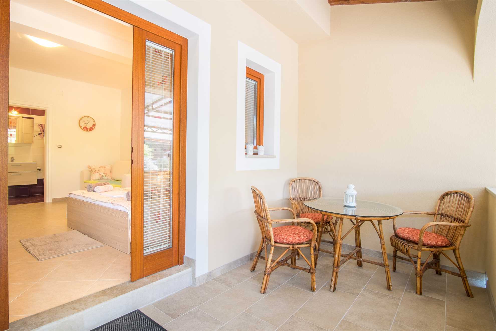 Studio apartment IVA with terrace