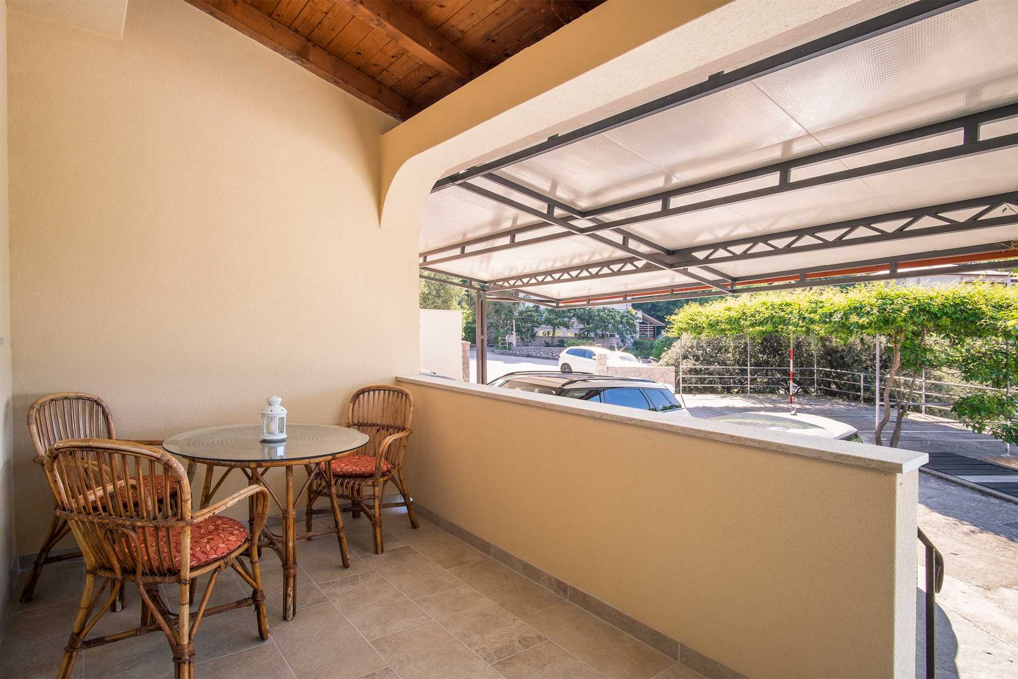 Studio apartment IVA with terrace