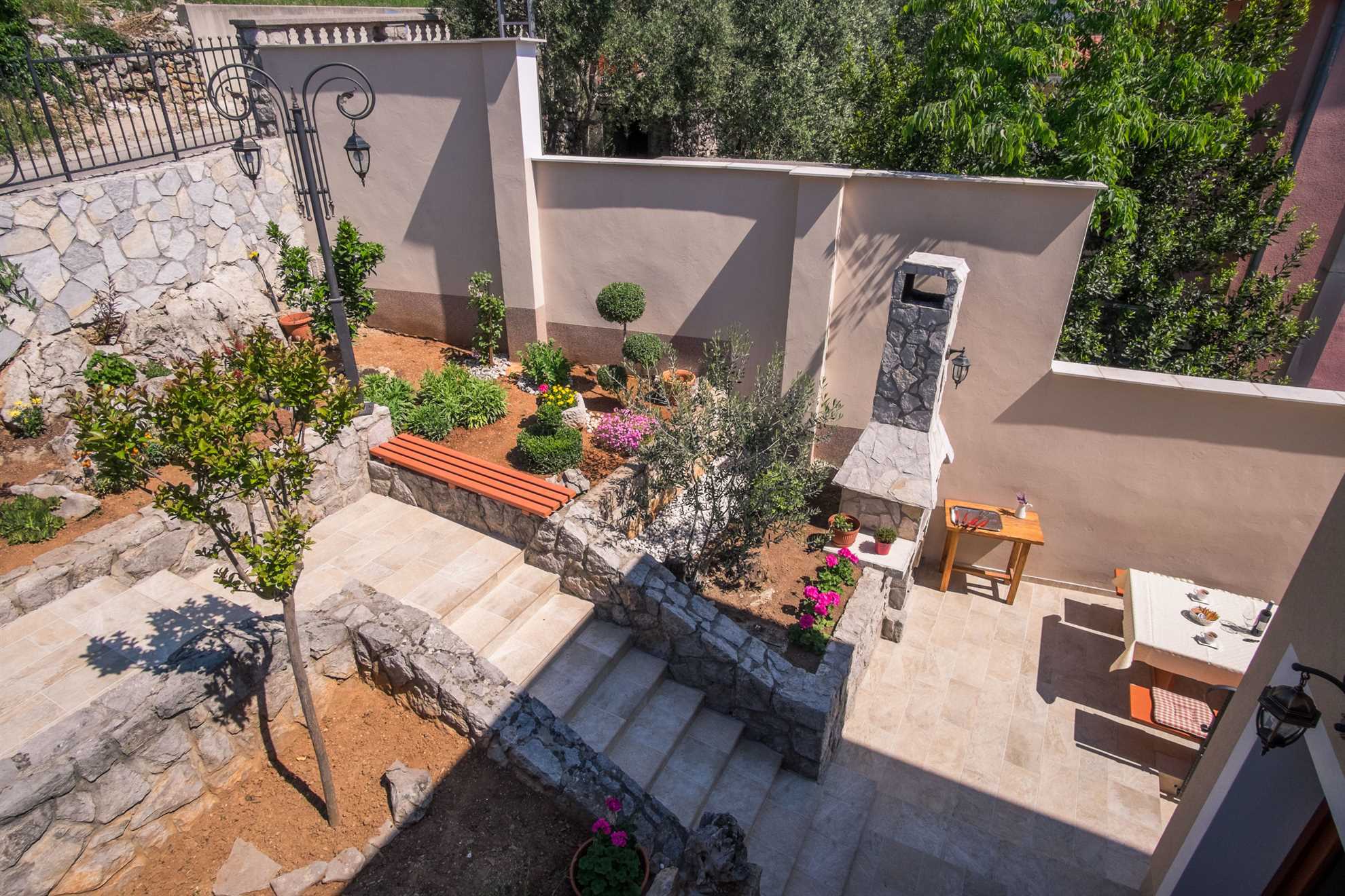 Studio apartment IVA with terrace