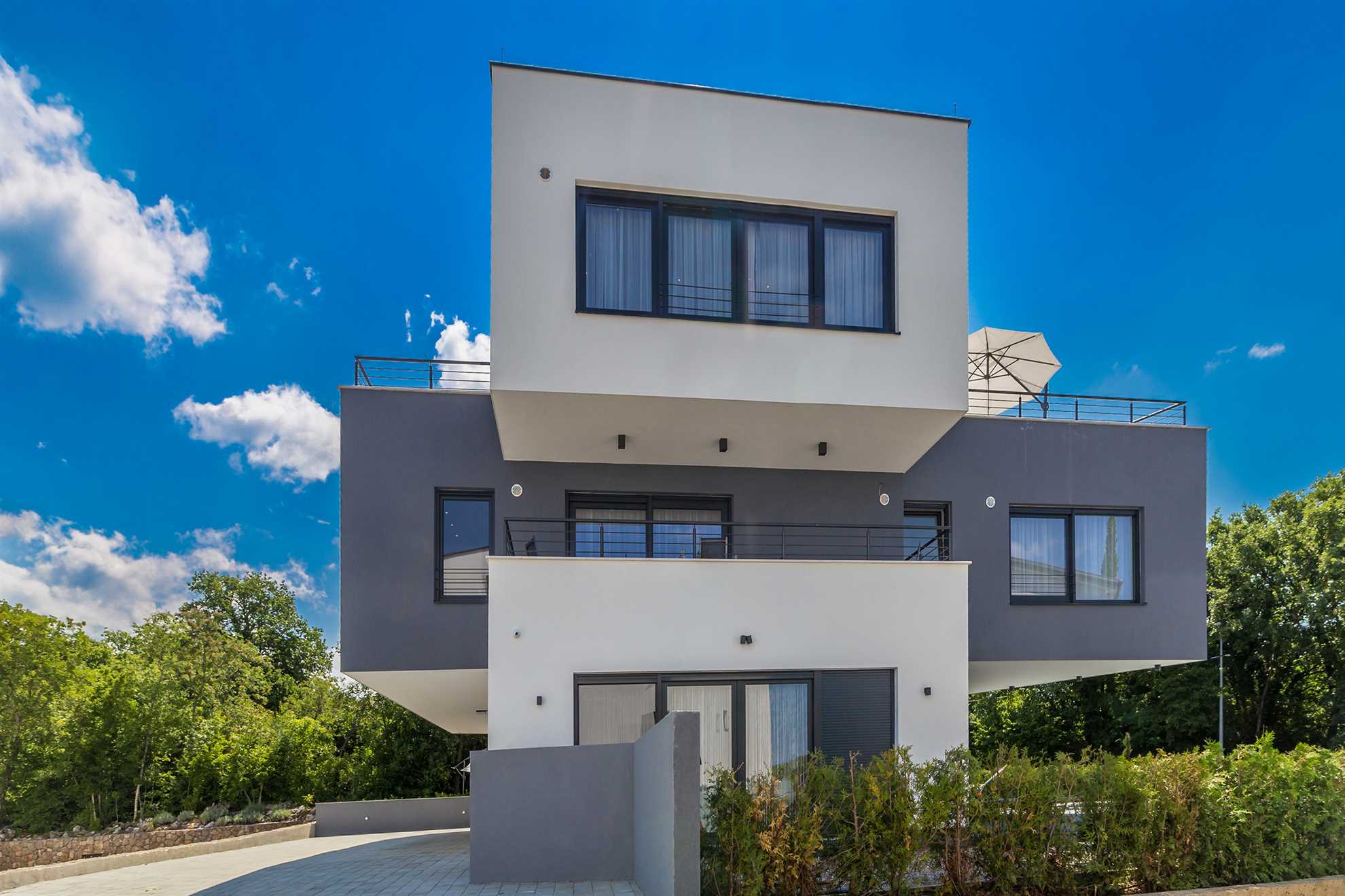 Apartment LAGANINI II with shared pool